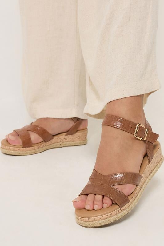  Sandalias de cuña entrelazadas marrones con ajuste extra ancho EEE