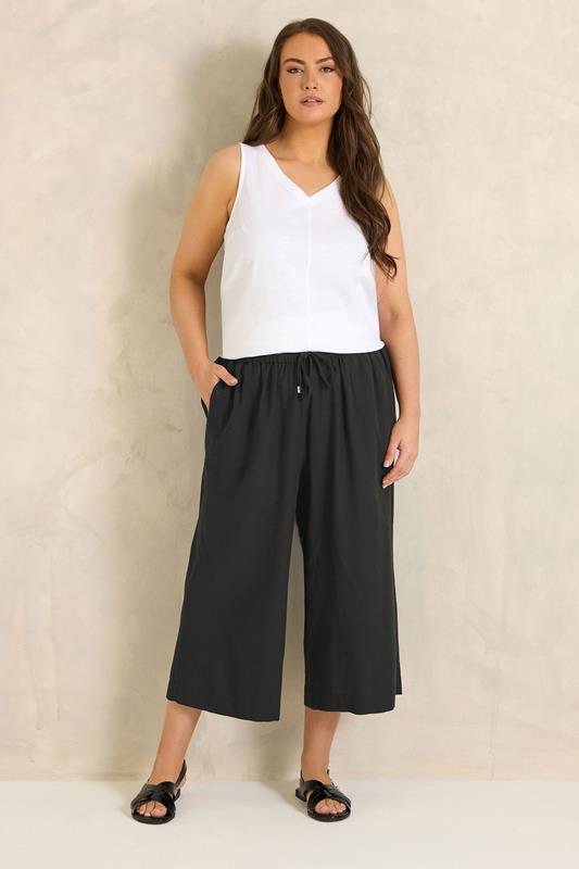 EVANS Plus Size Black Linen Cropped Trousers | Evans 1