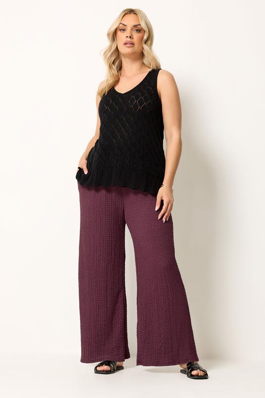  YOURS pantalones rojo burdeos con textura de burbujas