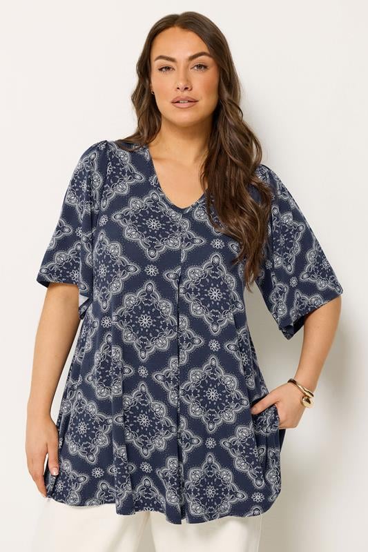  YOURS – Vorne plissiertes Oberteil in Marineblau mit Paisley-Muster und Flügelärmeln