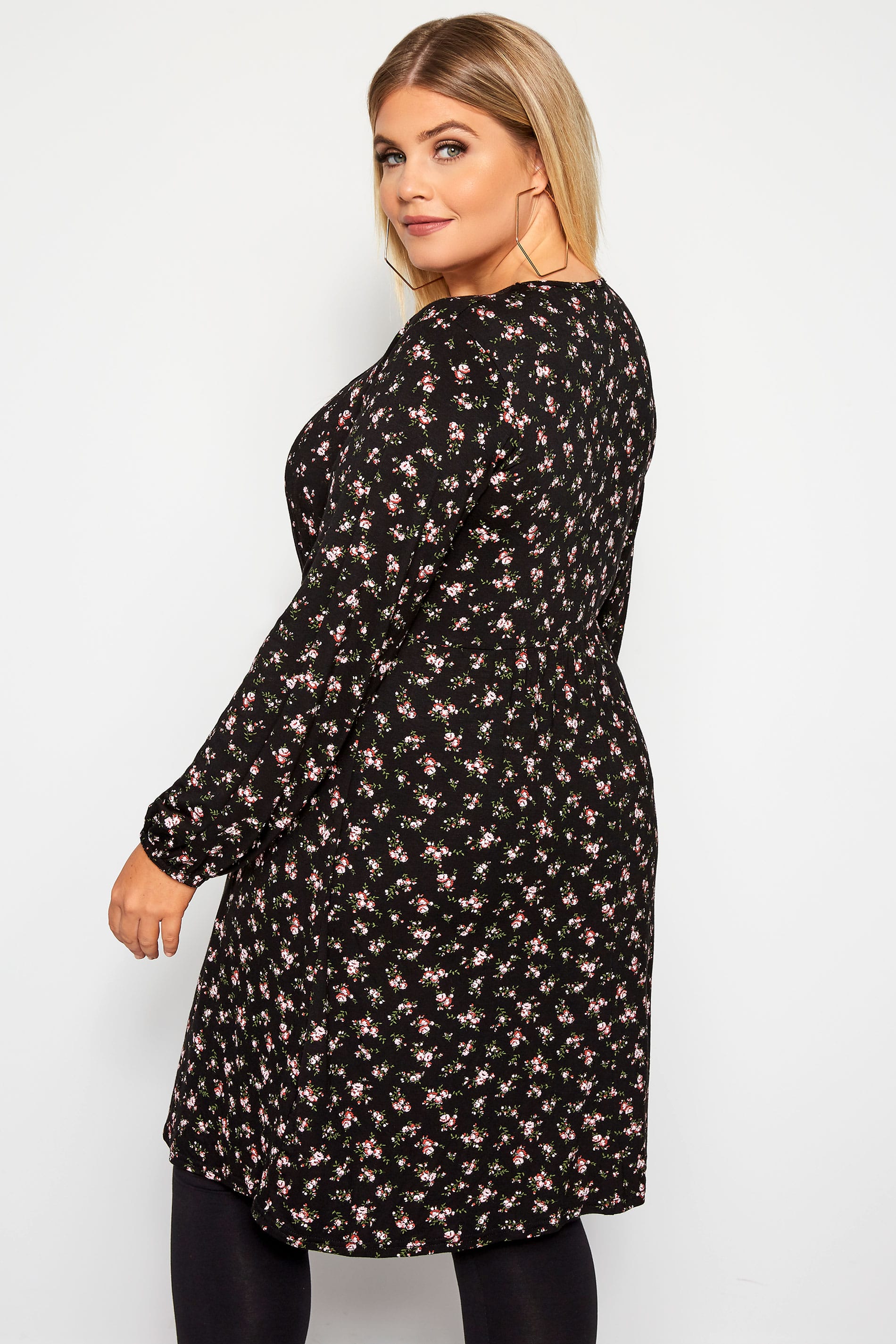 missguided milkmaid mini dress in black ditsy floral