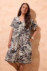 EVANS Plus Size Black Mono Palm Pleat Dress | Evans 3