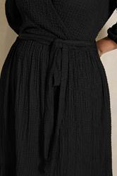 EVANS Plus Size Black Crinkle Wrap Midi Dress | Evans 4
