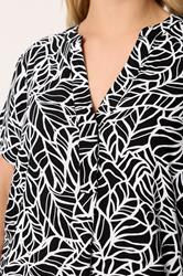 YOURS Plus Size Black Abstract Leaf Pleat Front Dress | Yours Clothing 4
