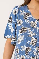 YOURS Plus Size Blue Floral Pleat Front Short Sleeve Top | Yours Clothing 4