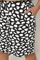 YOURS Plus Size Black Heart Print Shorts | Yours Clothing 4