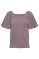 PixieGirl Petite camiseta de color morado claro con ribete de ganchillo y mangas con vuelo