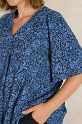 EVANS Plus Size Navy Blue Floral Pleat Front Angel Sleeve Top | Evans 4