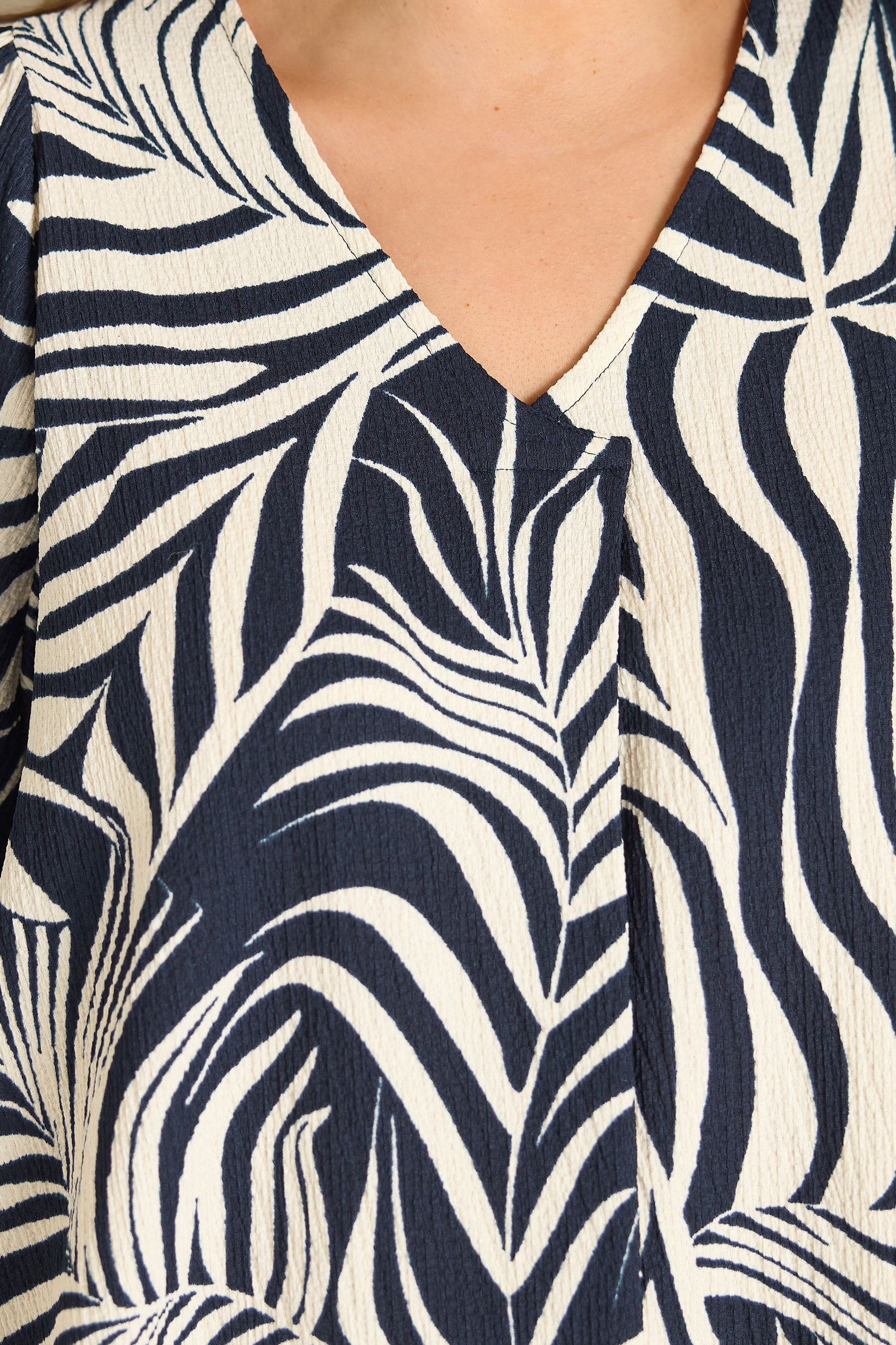 EVANS Plus Size Navy Blue Leaf Print Pleat Front Top | Evans  4