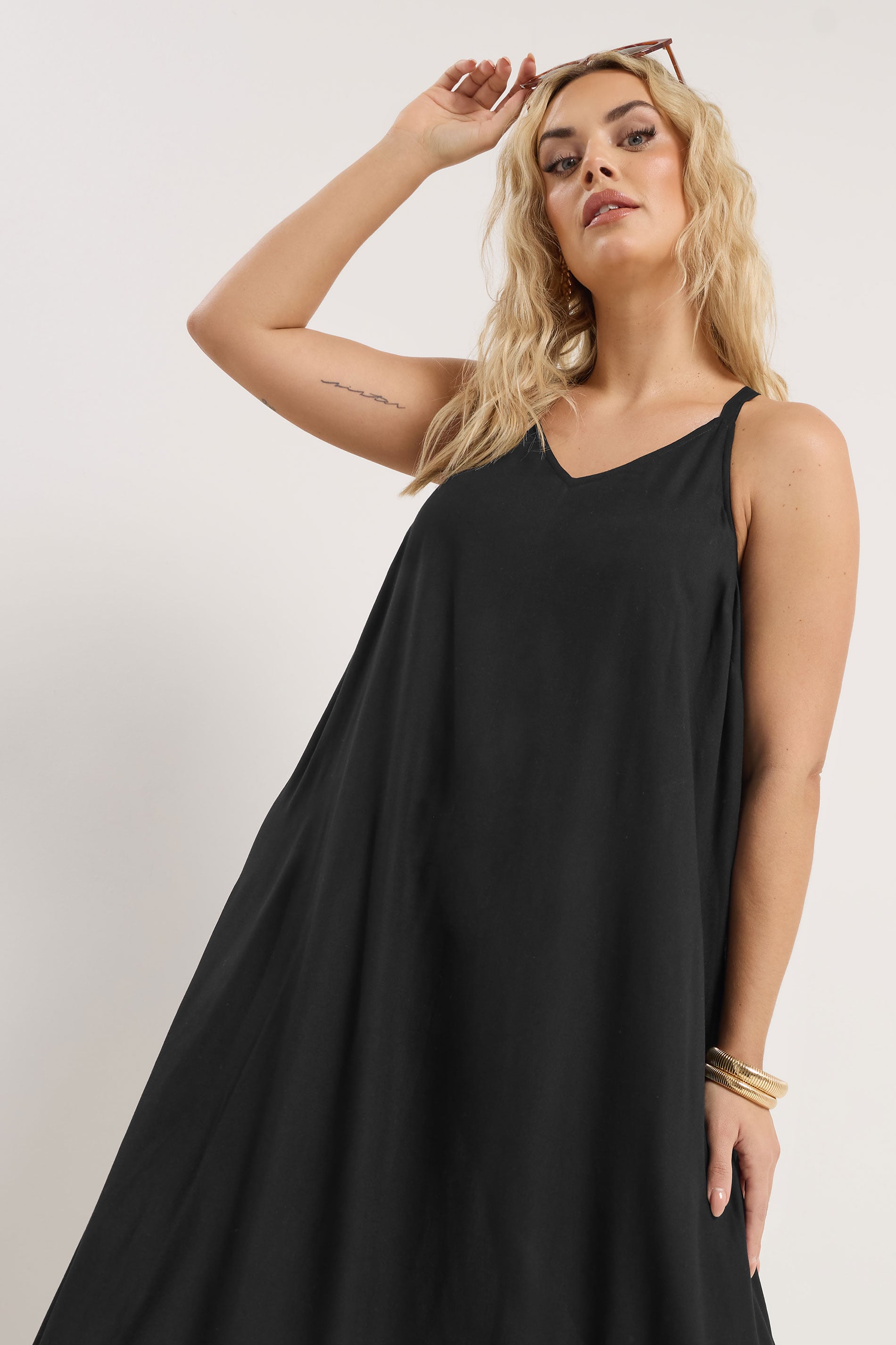 YOURS Plus Size Black Throw On Maxi Dress | Yours Clothing 4