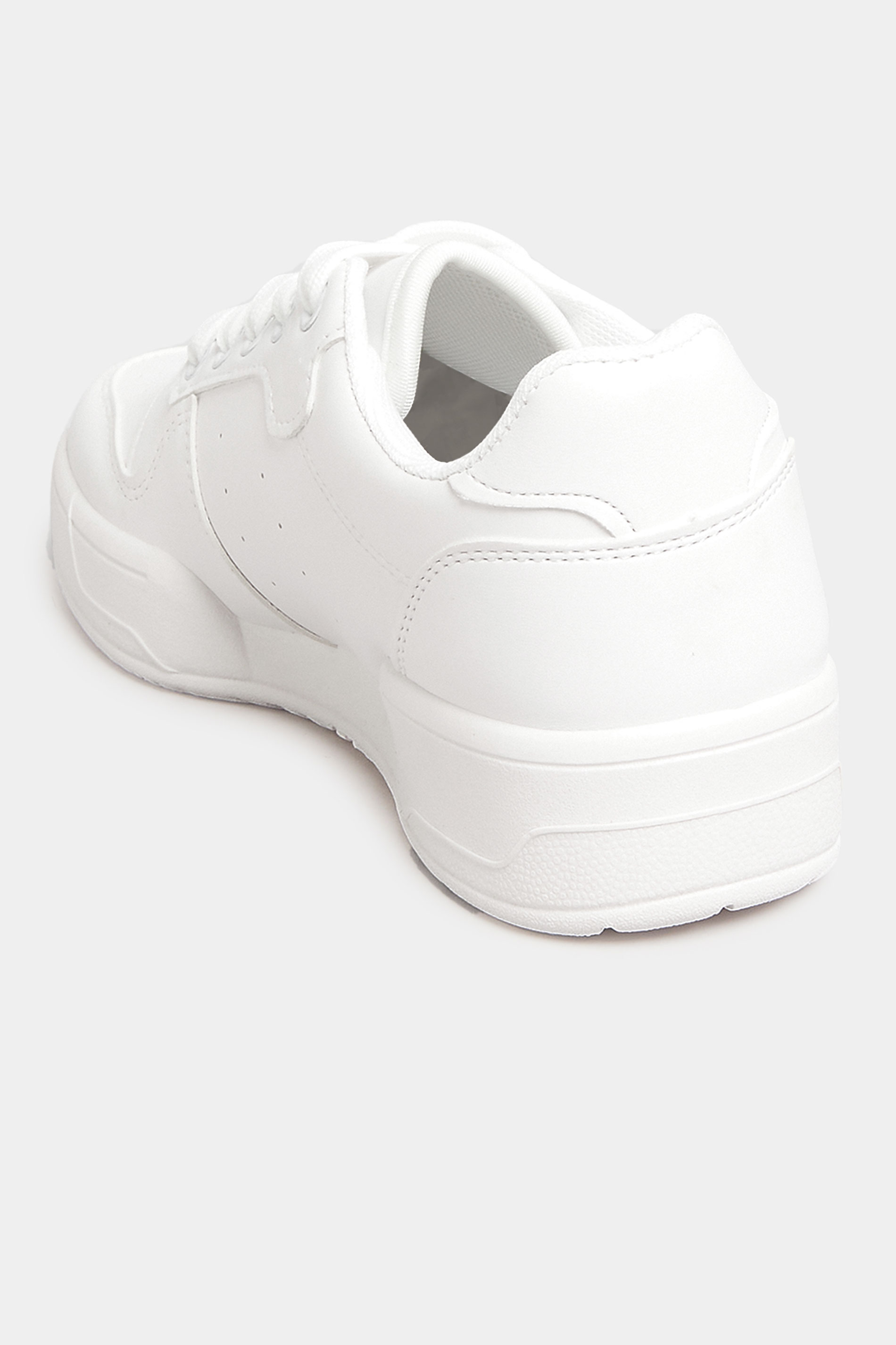Grande taille  Shoes Grande taille  Flat Shoes | PixieGirl White Lace Up Trainers In Standard D Fit - EG40120