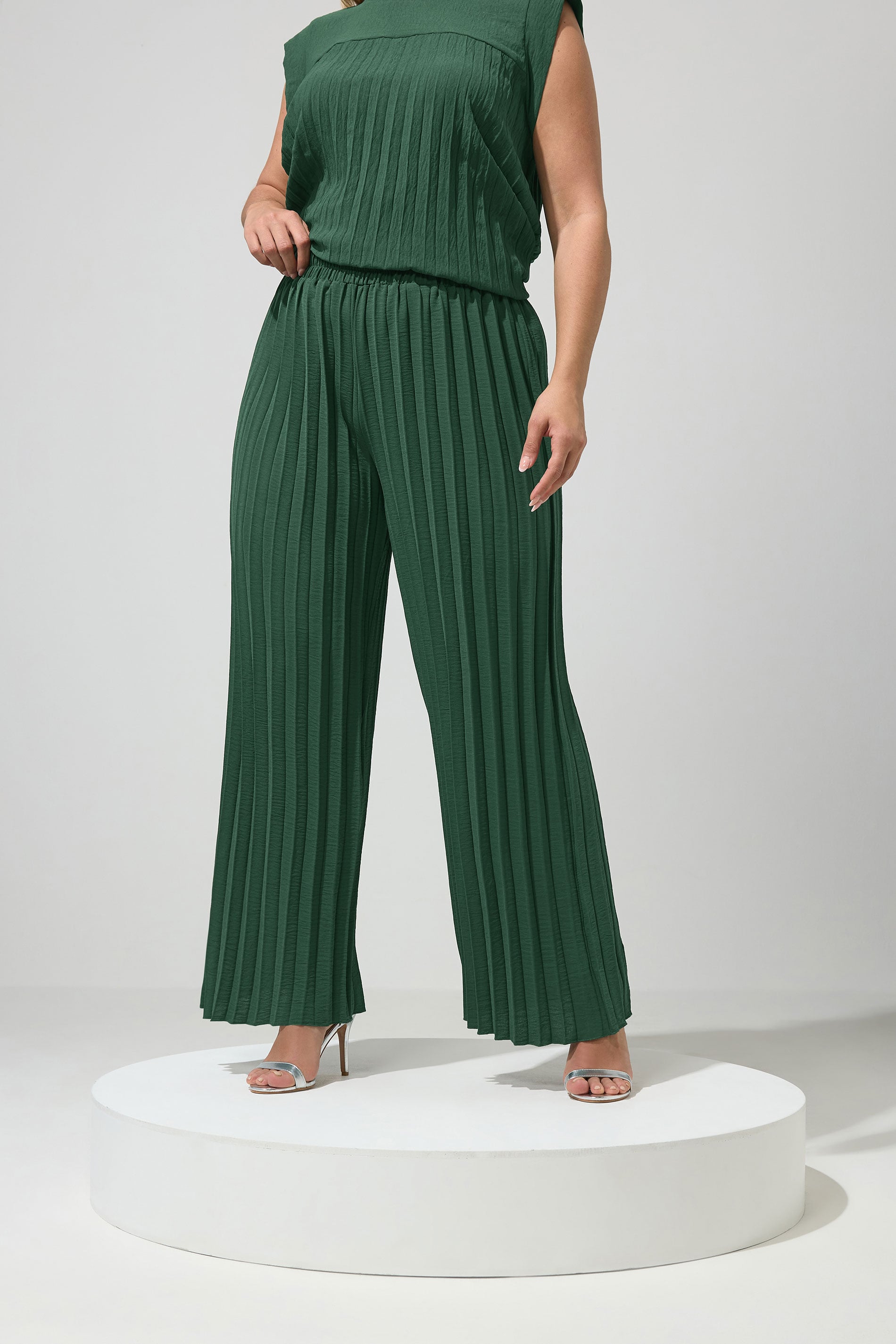 YOURS LONDON Plus Size Green Pleated Trousers | Yours Clothing 1