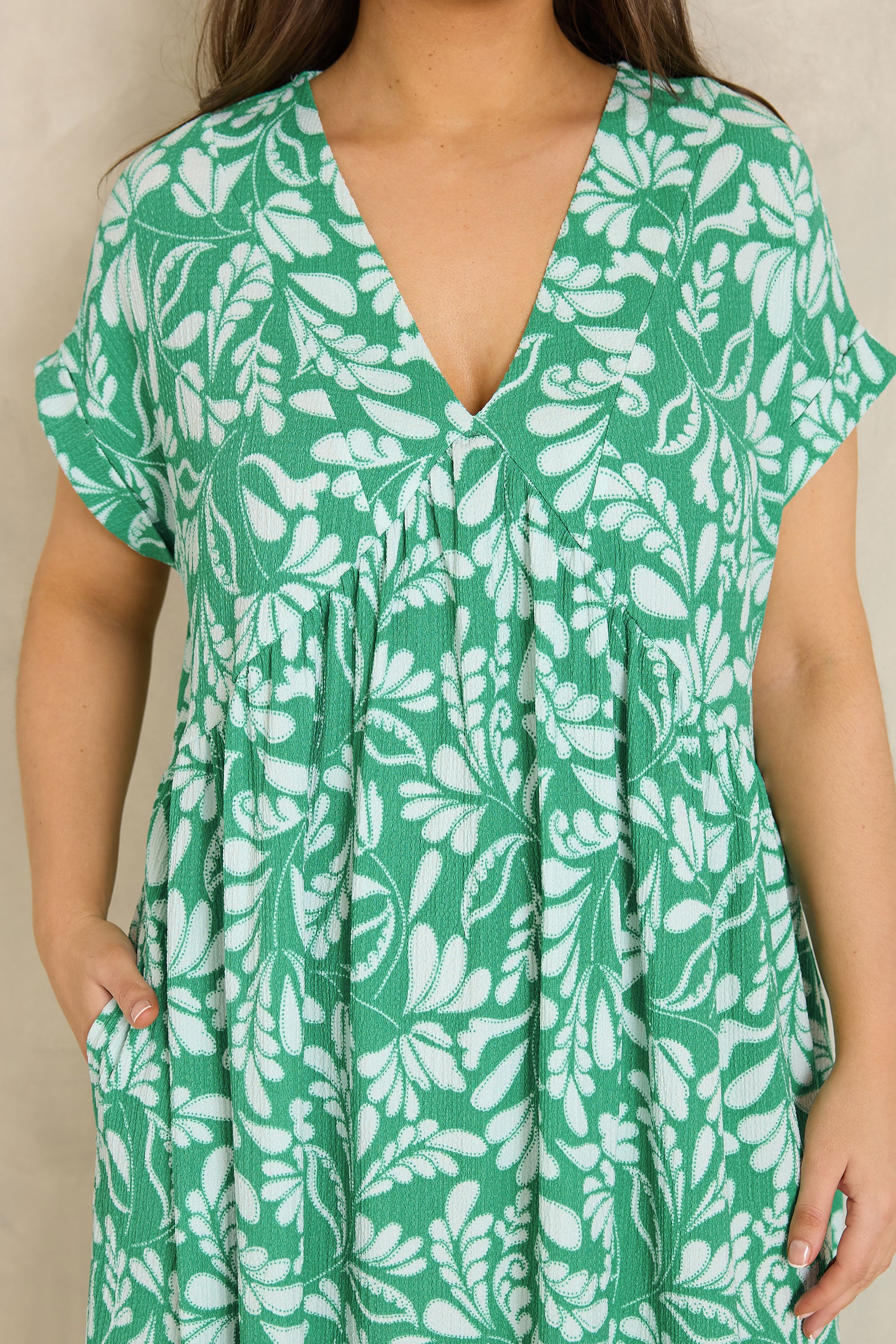 EVANS Plus Size Green Leaf Print Midi Dress | Evans 4