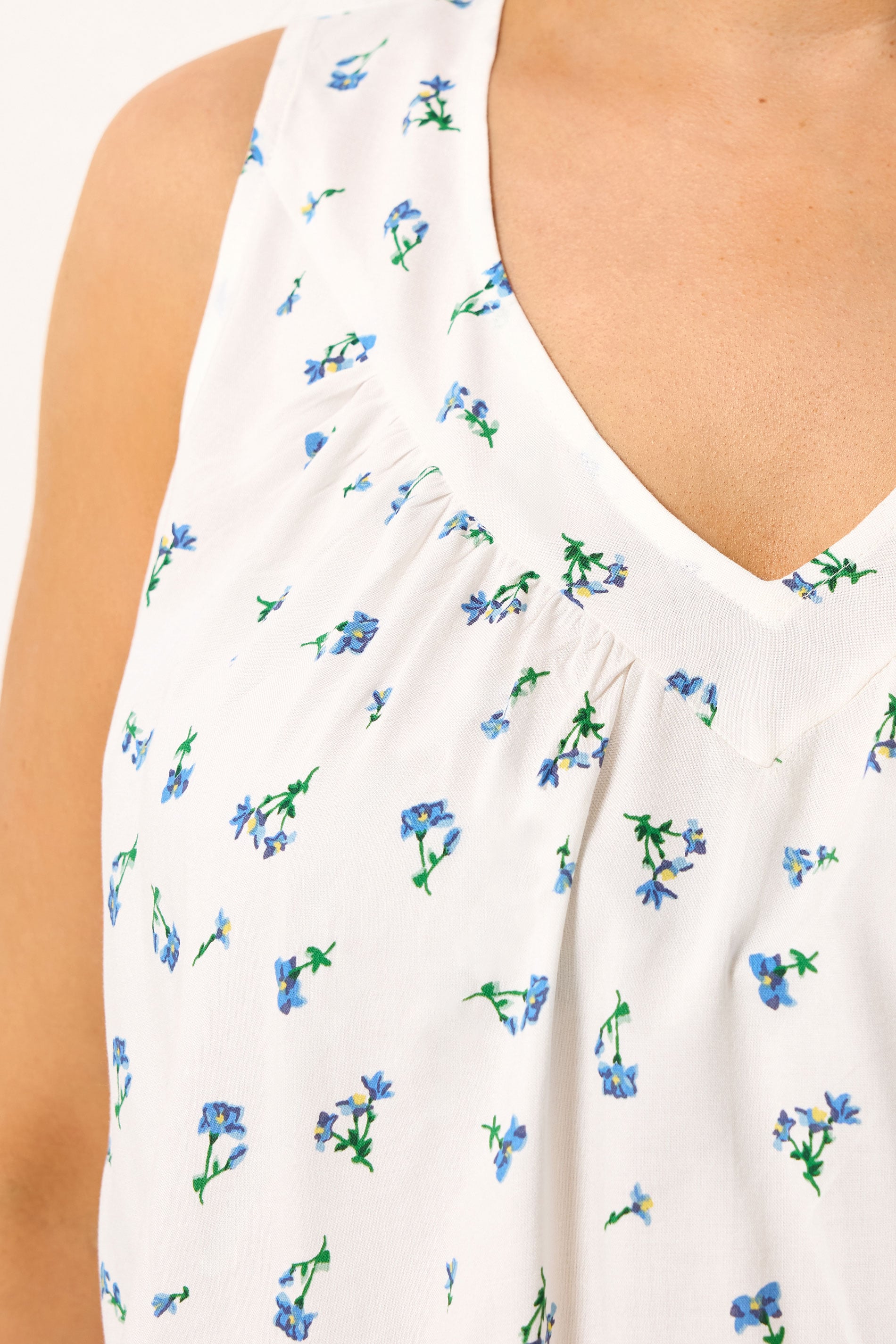 YOURS Plus Size White Ditsy Floral Vest Top | Yours Clothing 4