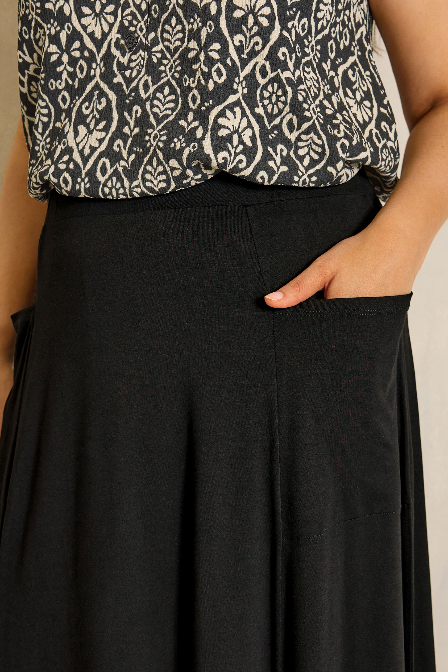 EVANS Plus Size Black Stretch Jersey Midaxi Skirt | Evans 4
