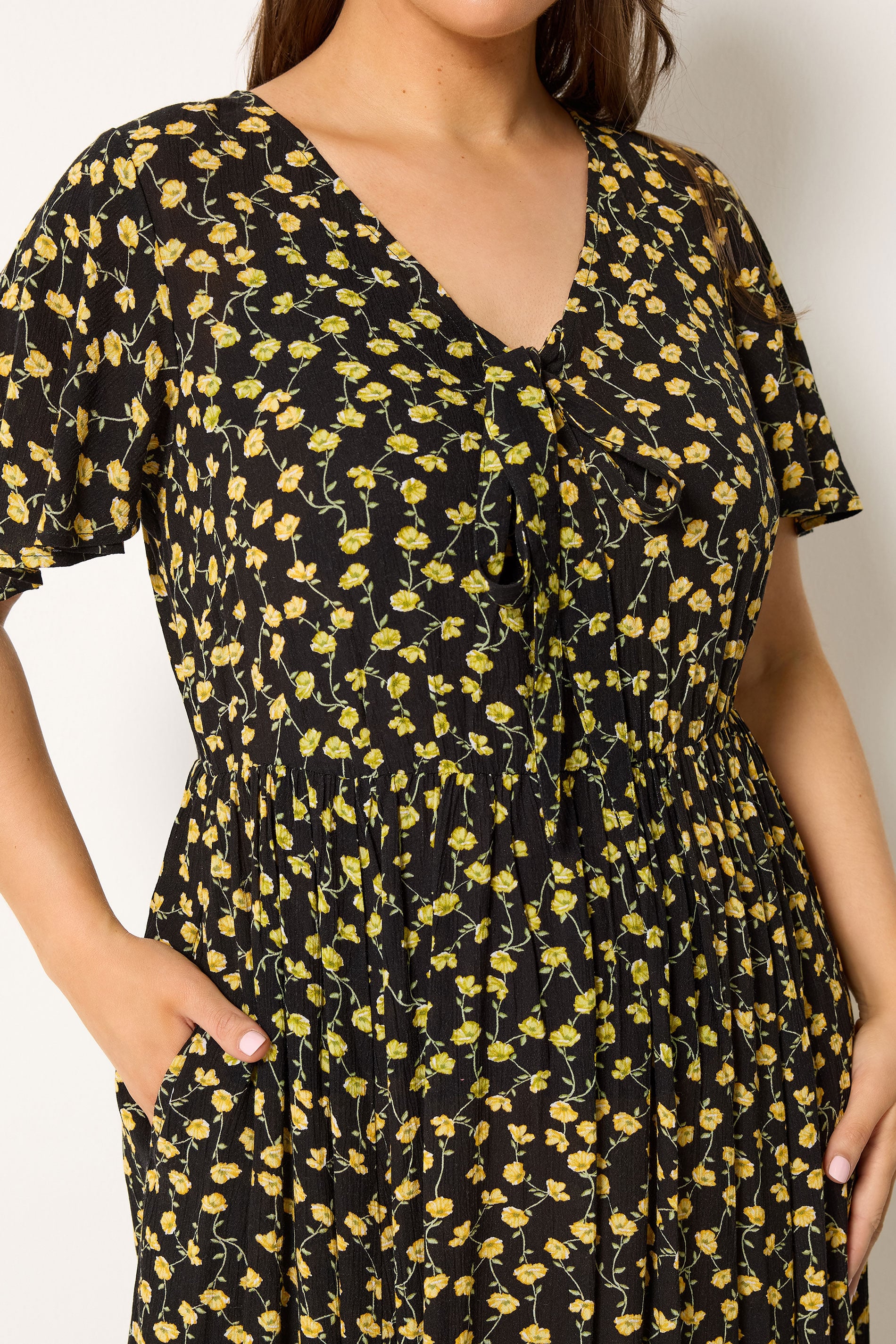 YOURS Plus Size Black & Yellow Floral Crinkle Maxi Dress | Yours Clothing 4