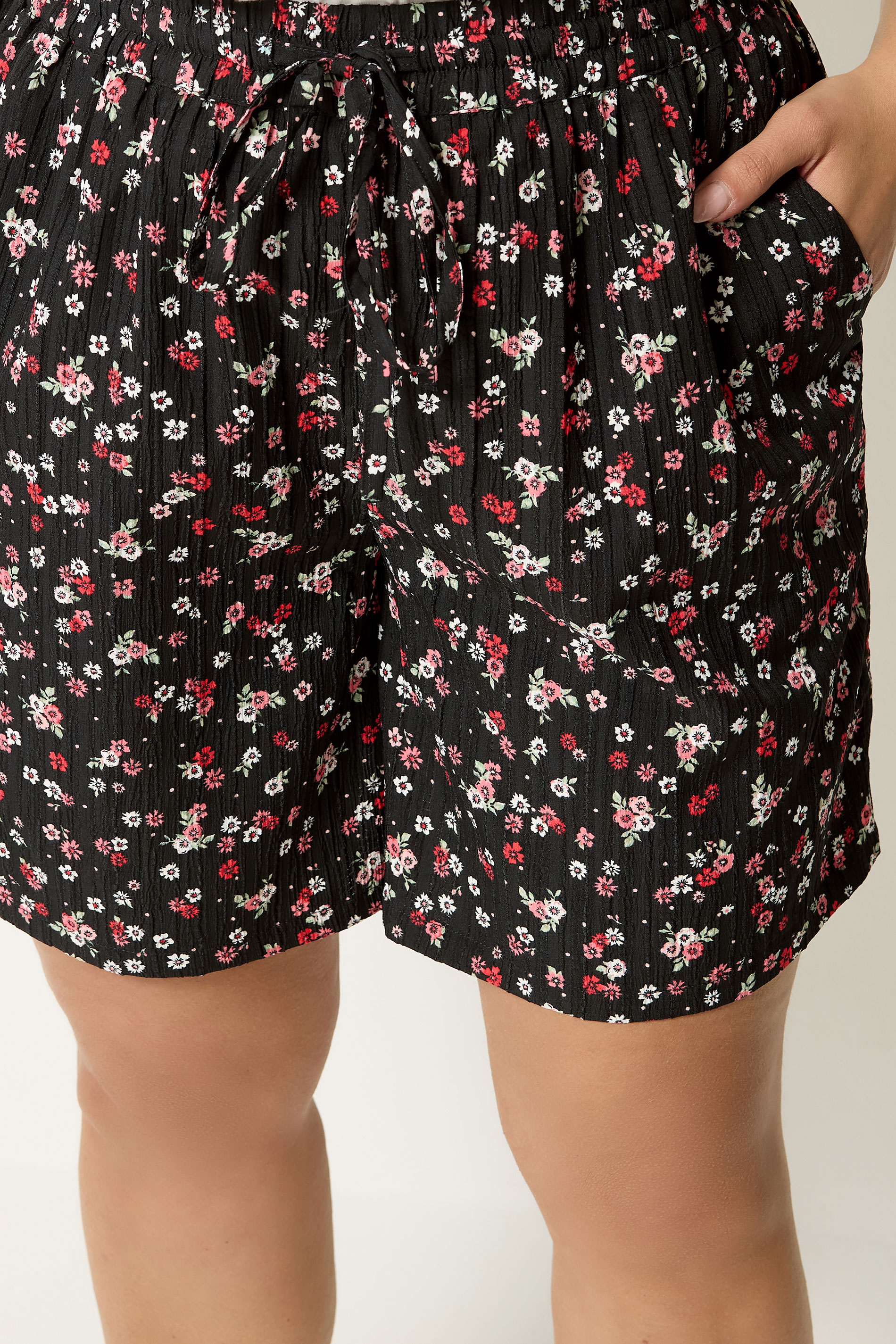 YOURS Plus Size Black & Red Ditsy Floral Shorts | Yours Clothing 4