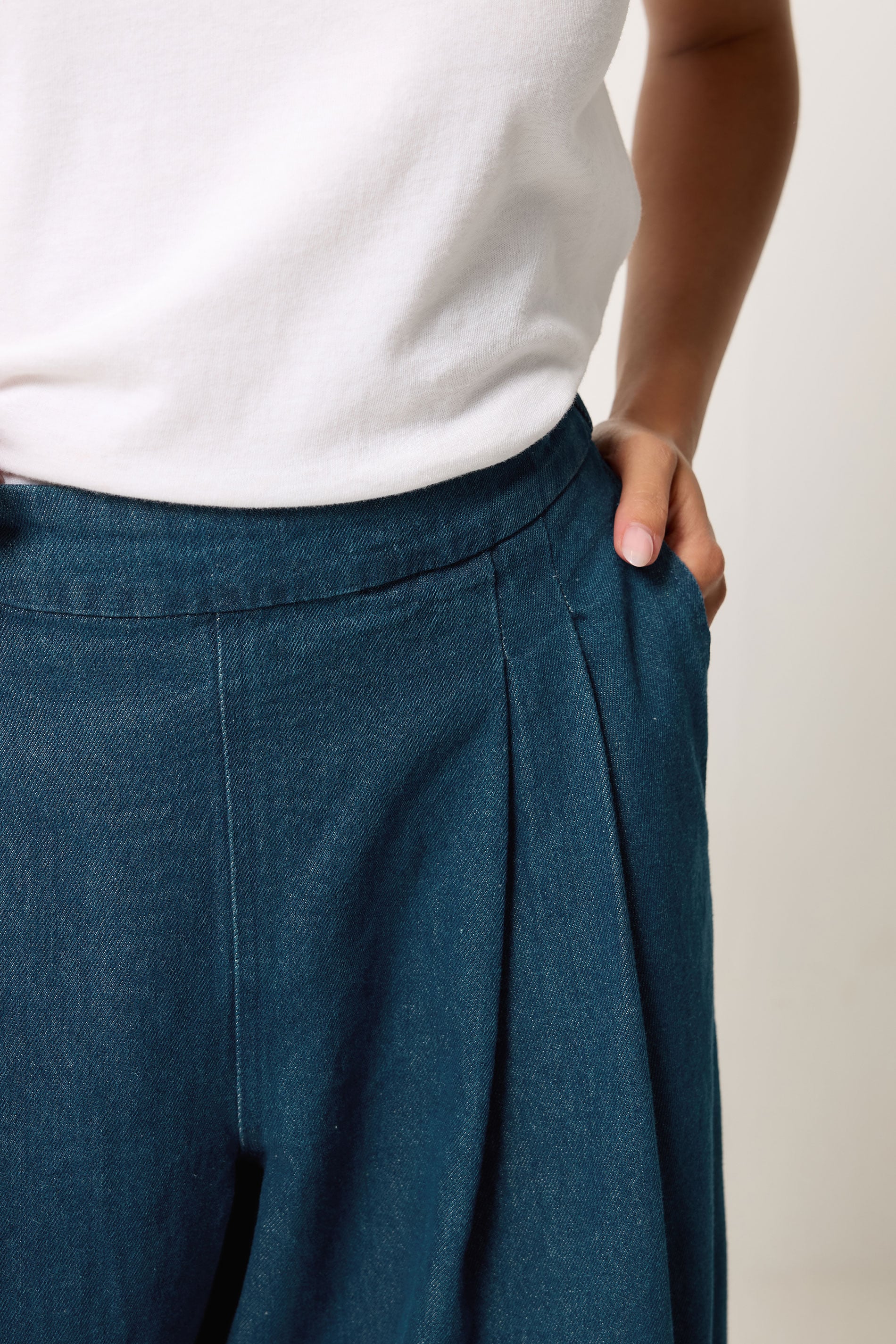 PixieGirl Petite Women's Blue Cotton Pleat Front Wide Leg Jeans | PixieGirl 4