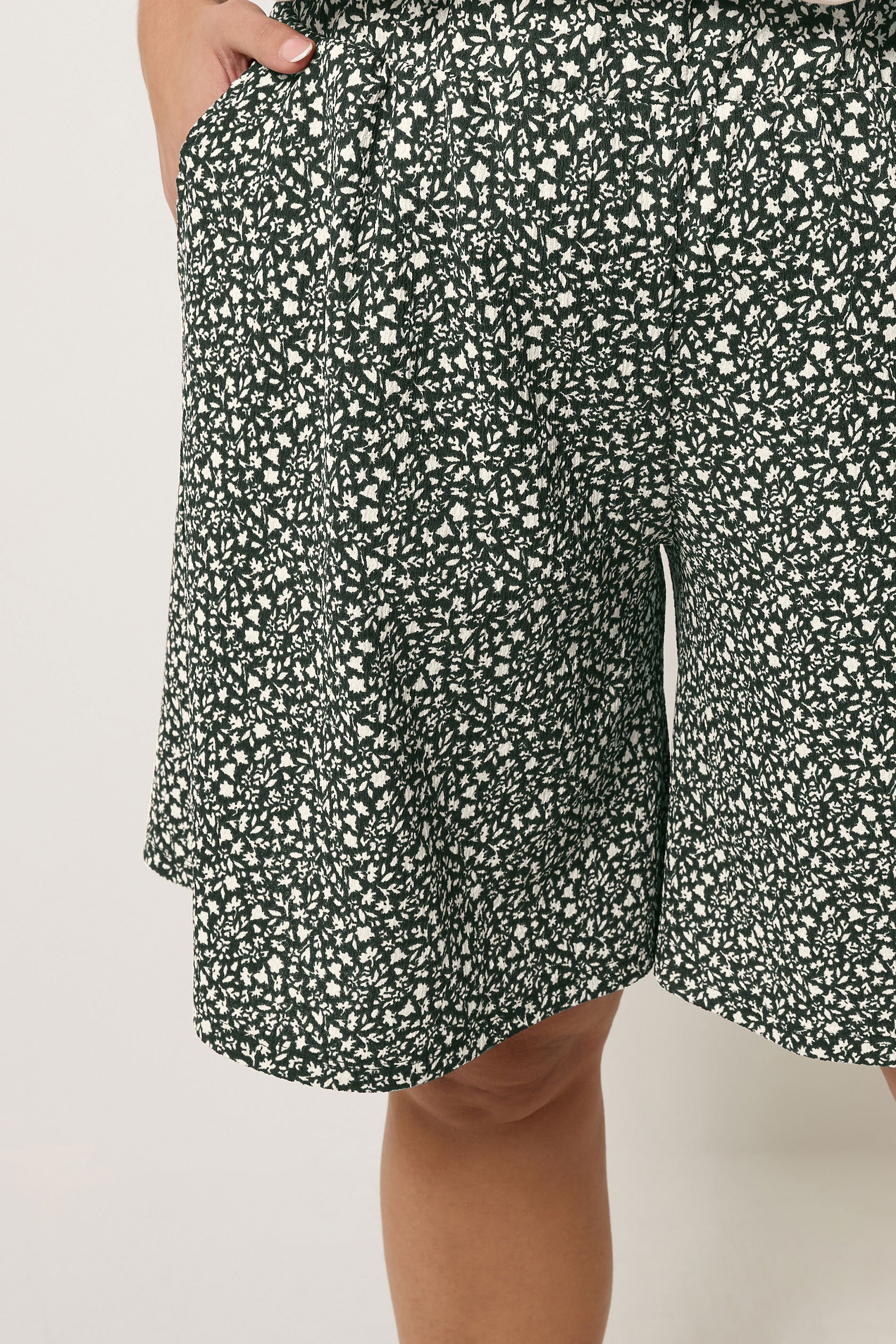 YOURS Plus Size Black Ditsy Floral Textured Shorts | Yours Clothing 4