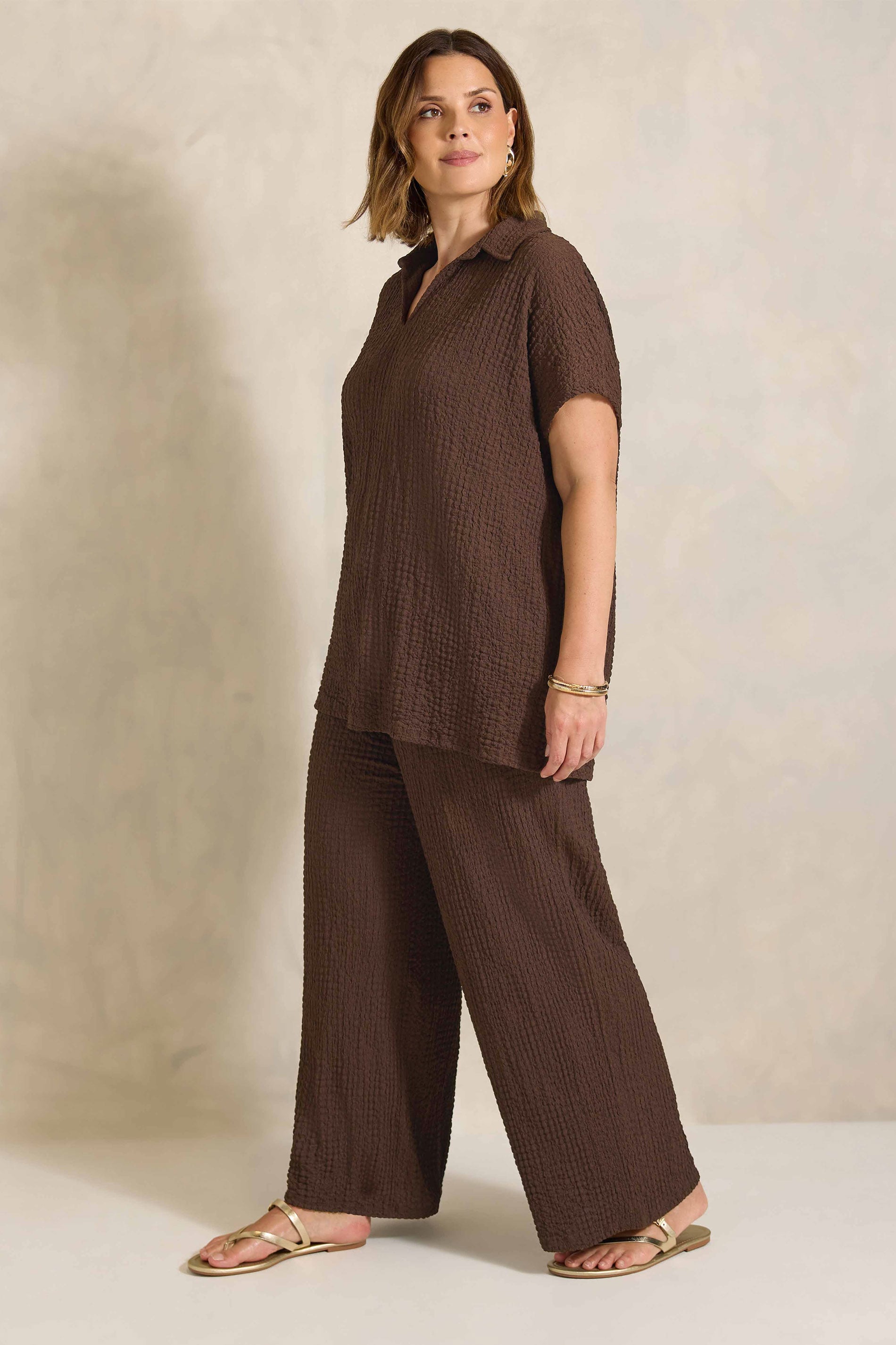 EVANS Plus Size Chocolate Brown Crinkle Wide Leg Trousers | Evans 1
