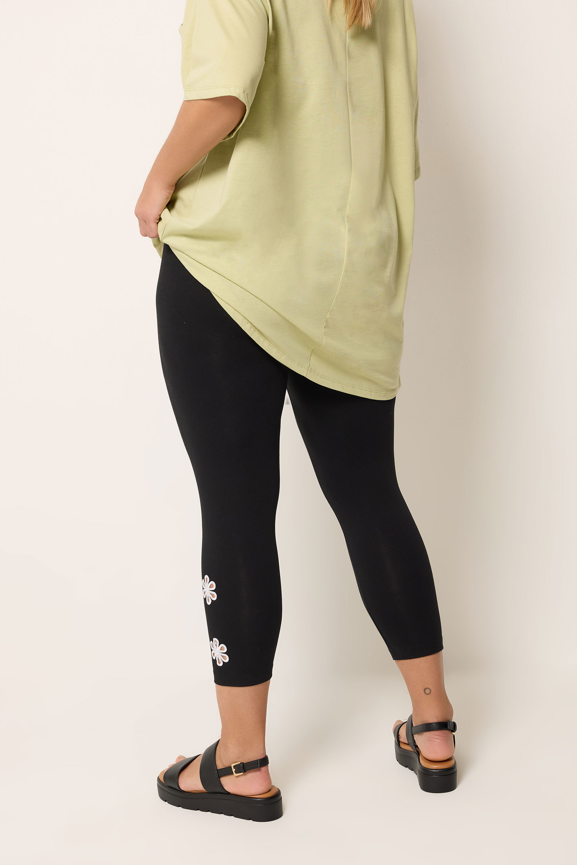 YOURS Plus Size Black Flower Detail Cropped Leggings | Yours Clothing 2