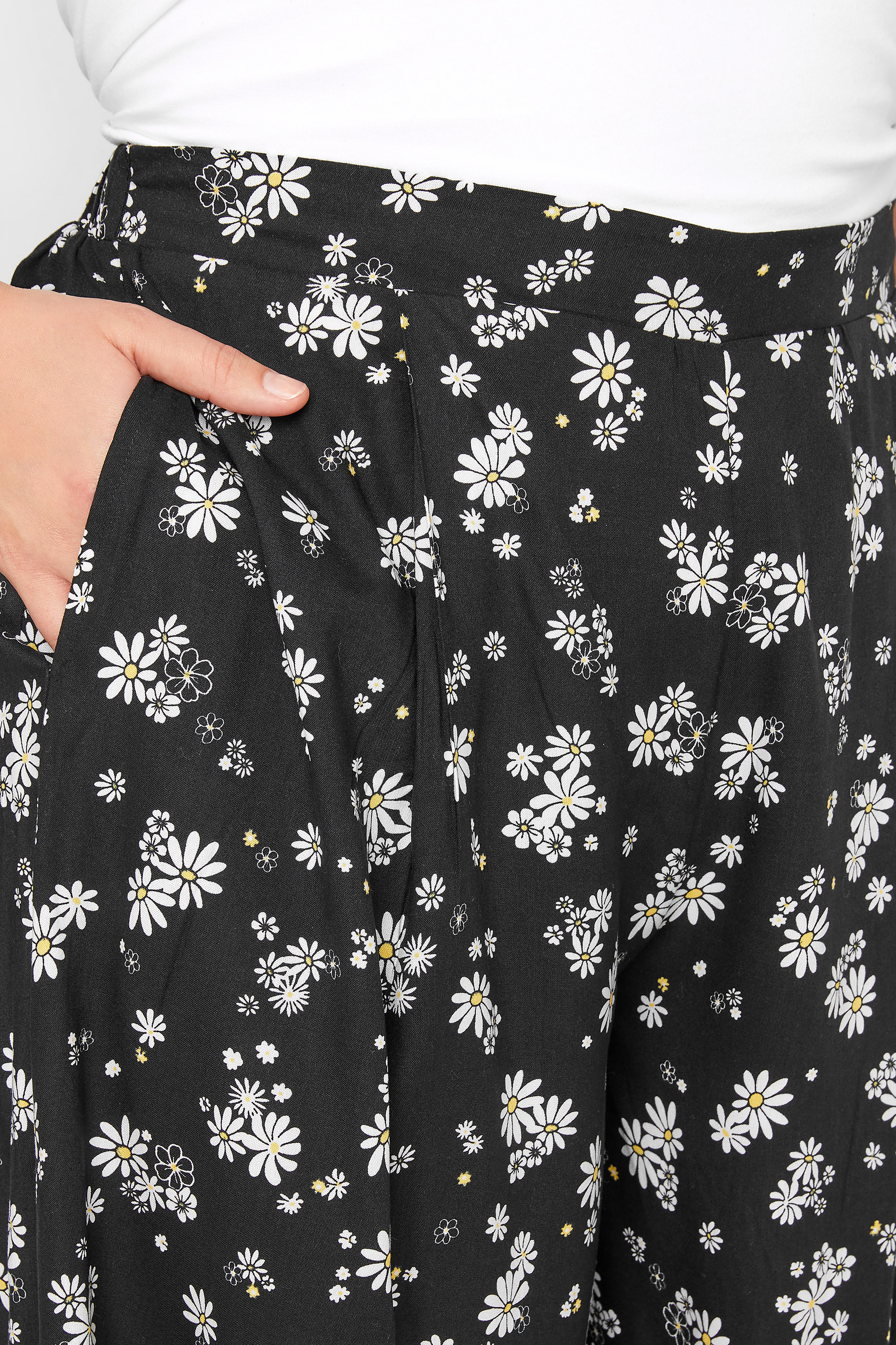 Grande taille  Pantalons Grande taille  Pantacourts | Jupe-Culotte Noir Design Pâquerettes - TK60128
