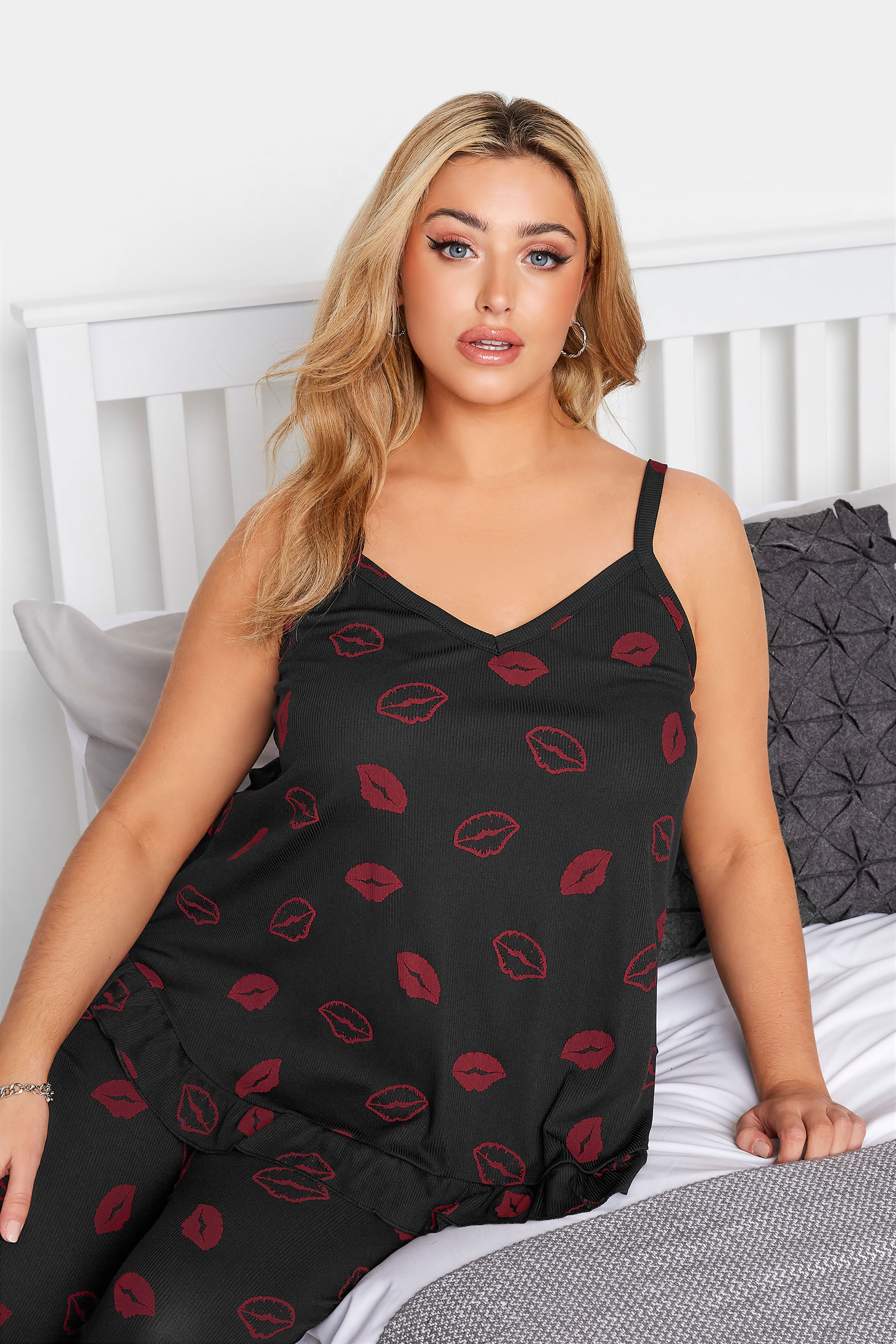 LIMITED COLLECTION Curve Black Ribbed Lips Print Pyjama Top_A.jpg