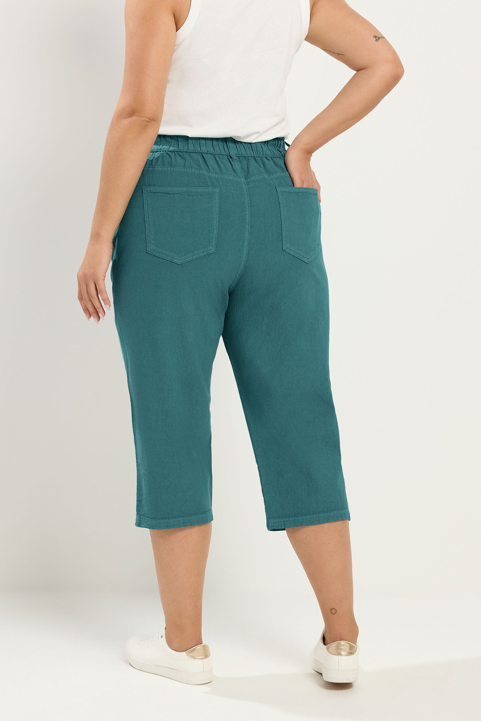 YOURS Plus Size Green Cropped Trousers | Yours Clothing 2
