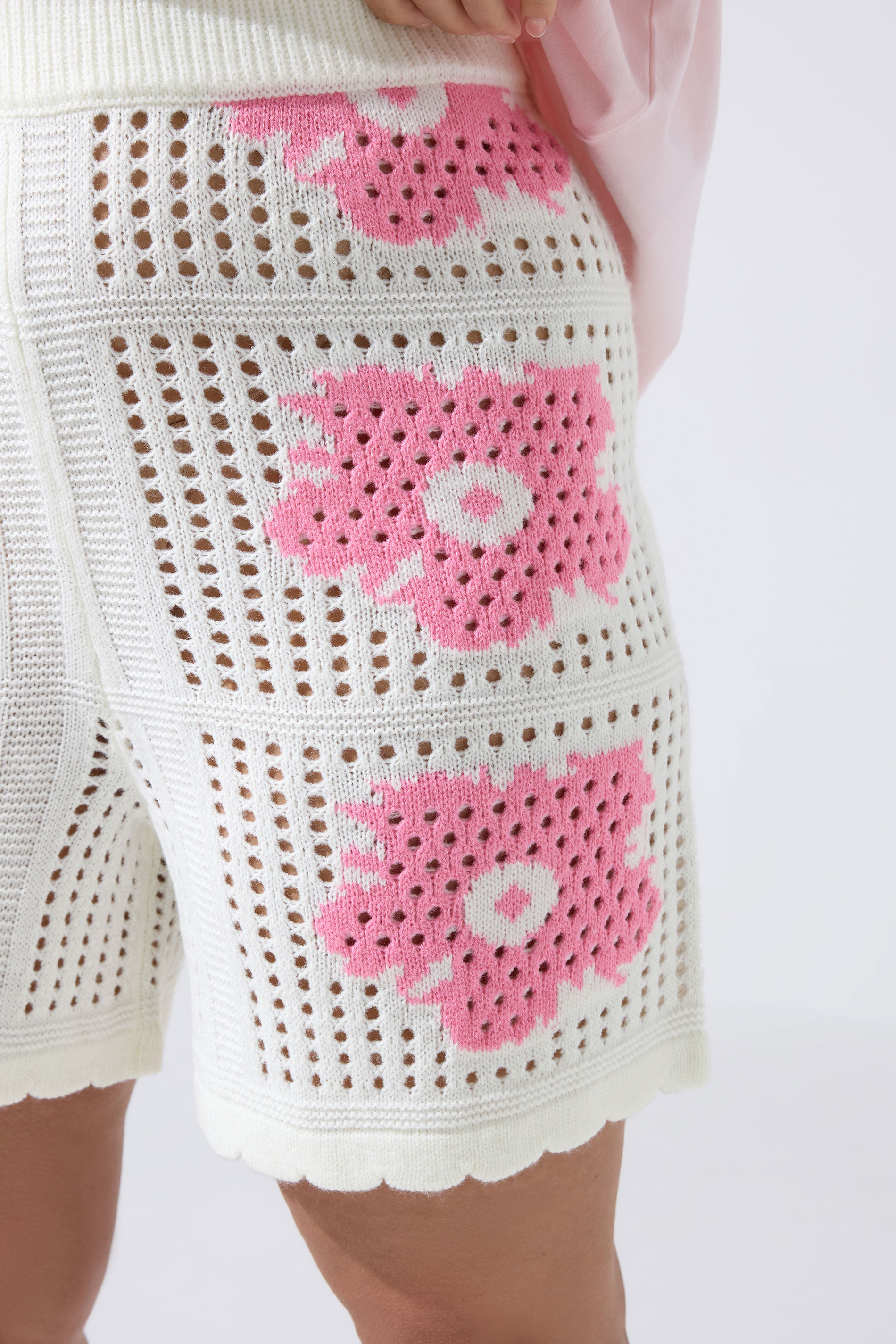 LIMITED COLLECTION Plus Size White Flower Crochet Shorts | Yours Clothing 4