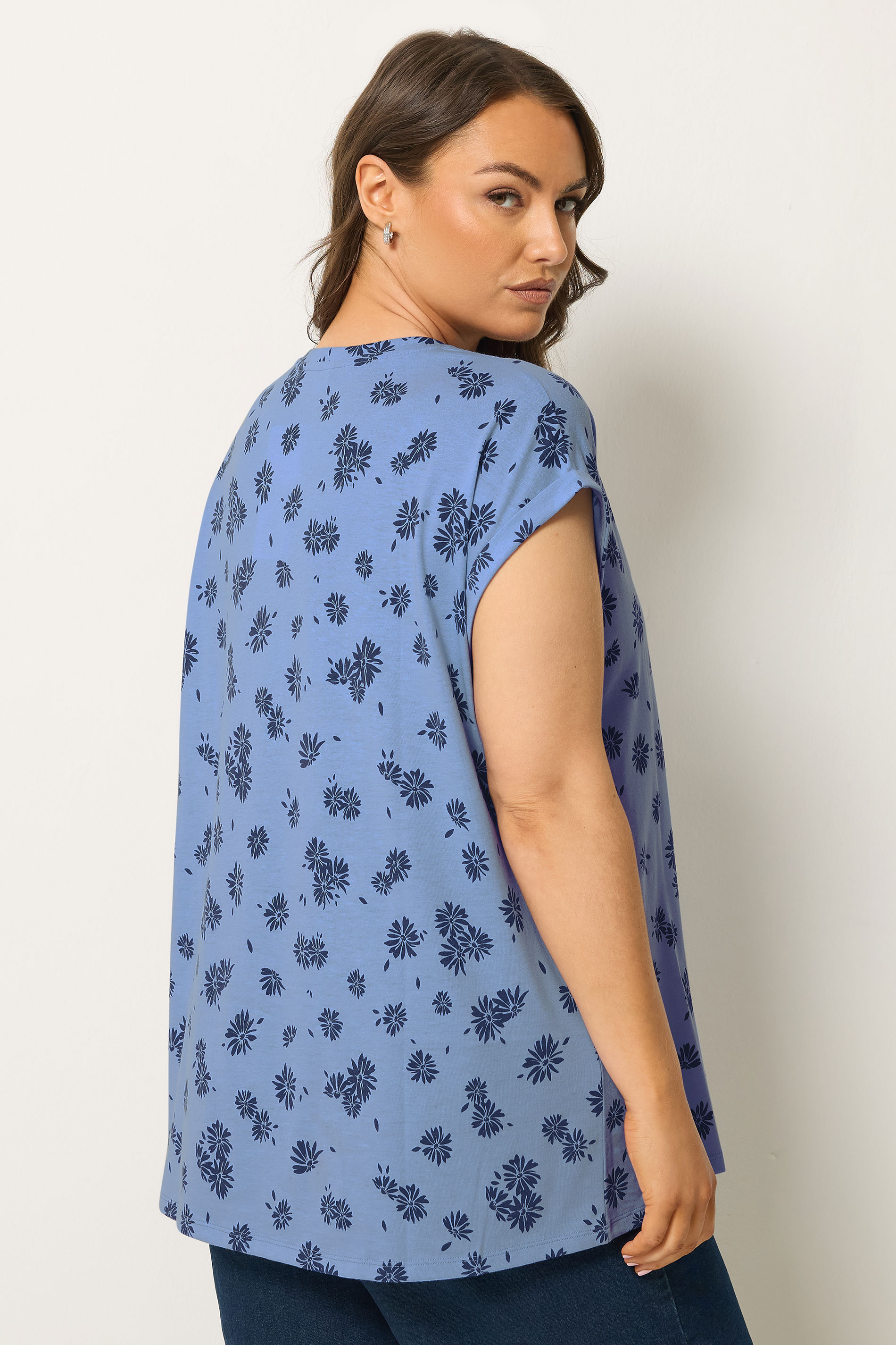 YOURS Plus Size Blue Daisy Print V-Neck T-Shirt | Yours Clothing 2