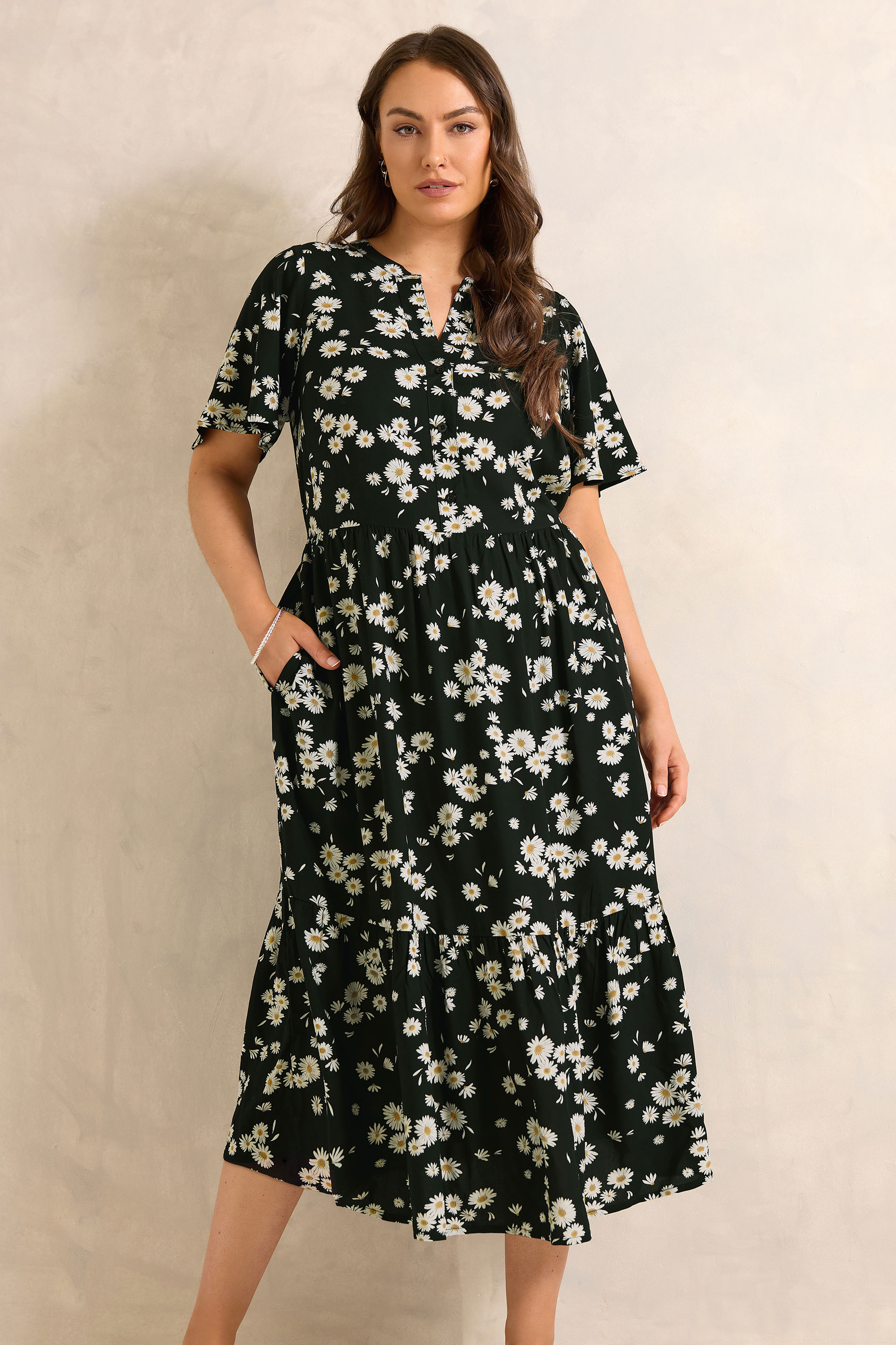 EVANS Plus Size Black Daisy Print Tiered Dress | Evans 3
