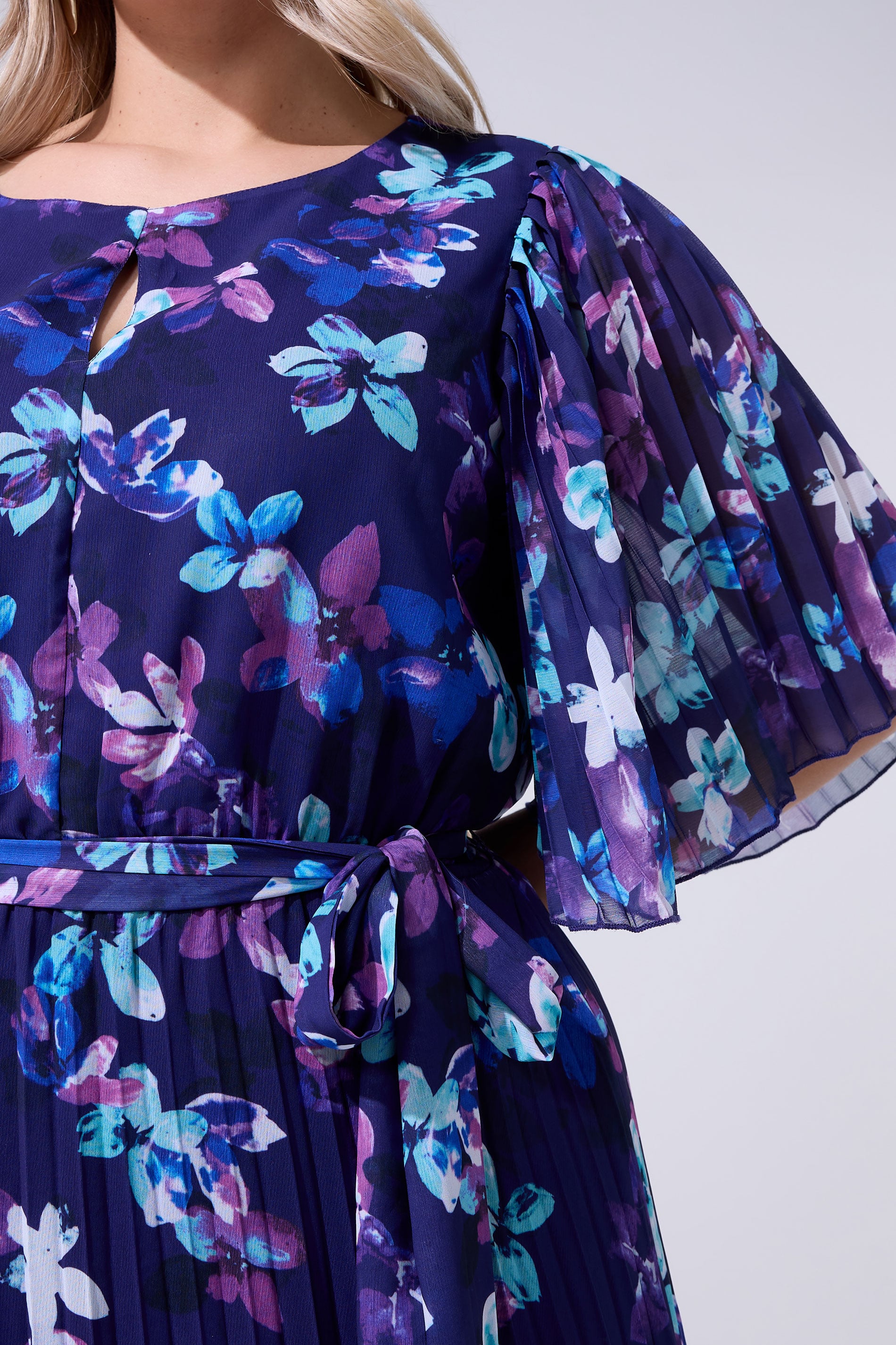 YOURS LONDON Plus Size Blue Floral Pleated Maxi Dress | Yours Clothing 4