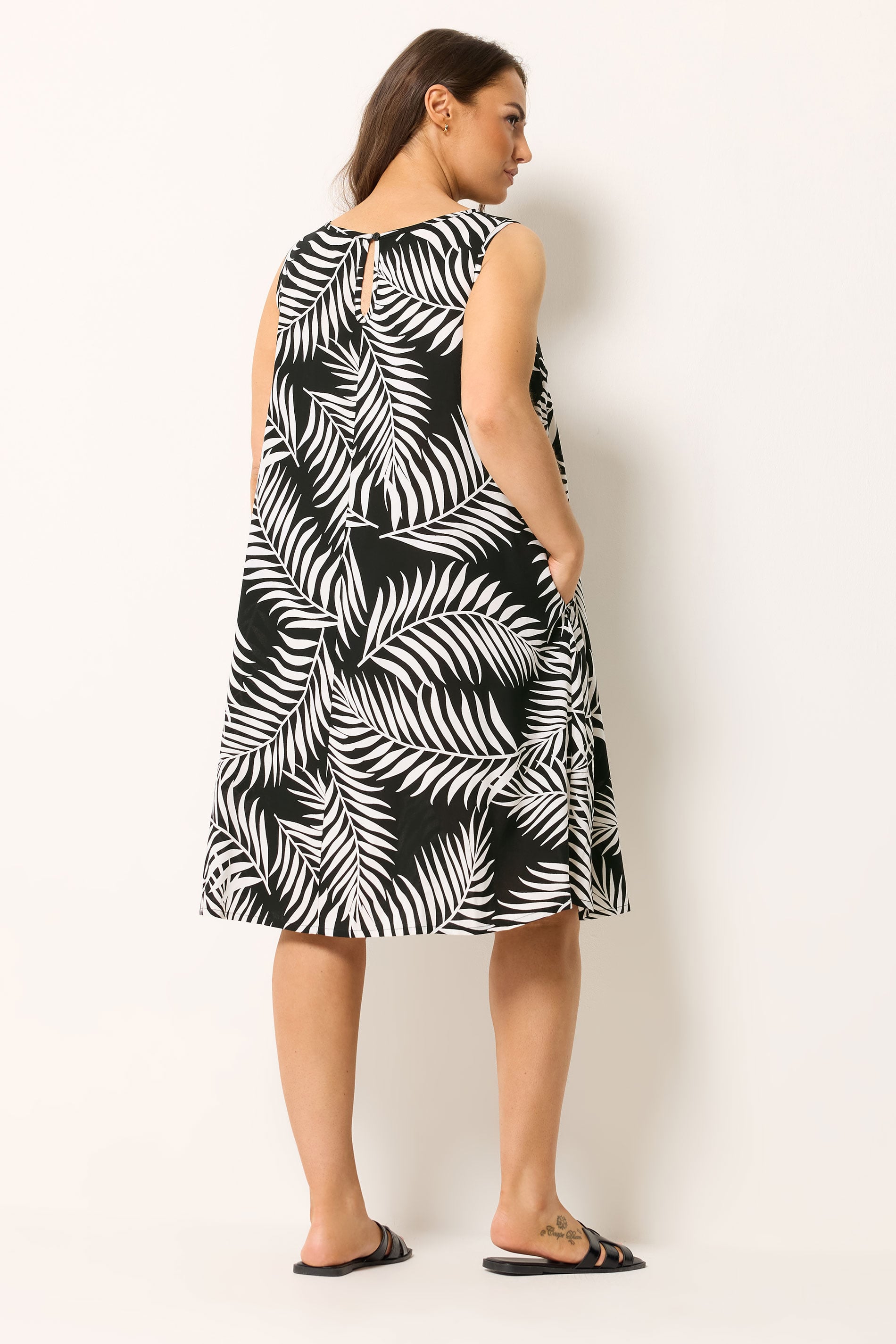 YOURS Curve Plus Size Leaf Swing Pocket Dress | Yours Clothing 2