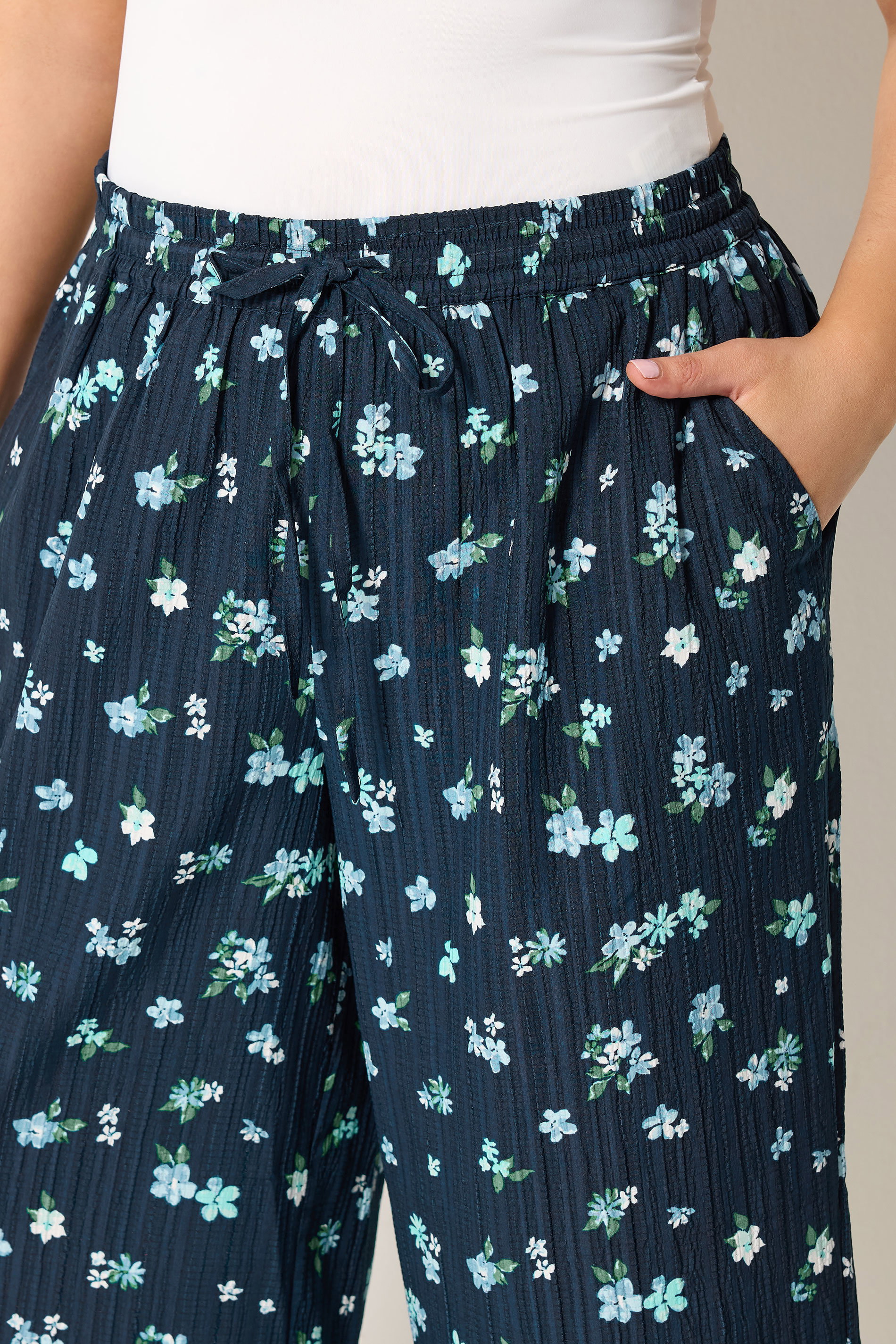 YOURS Plus Size Navy Blue Floral Crop Trousers | Yours Clothing 4
