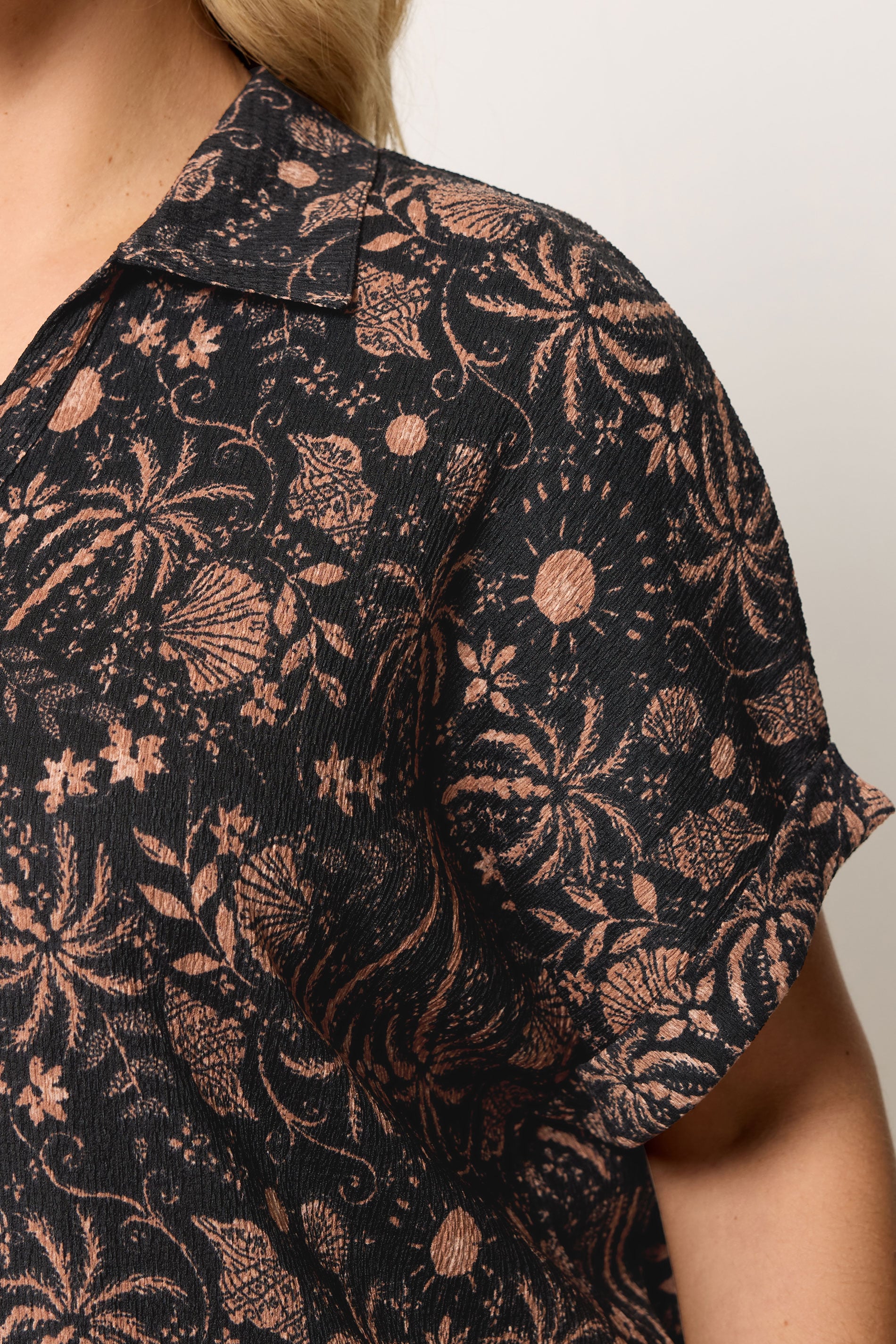YOURS Plus Size Black Palm Tree & Shell Boxy Textured Shirt | Yours Clothing 4