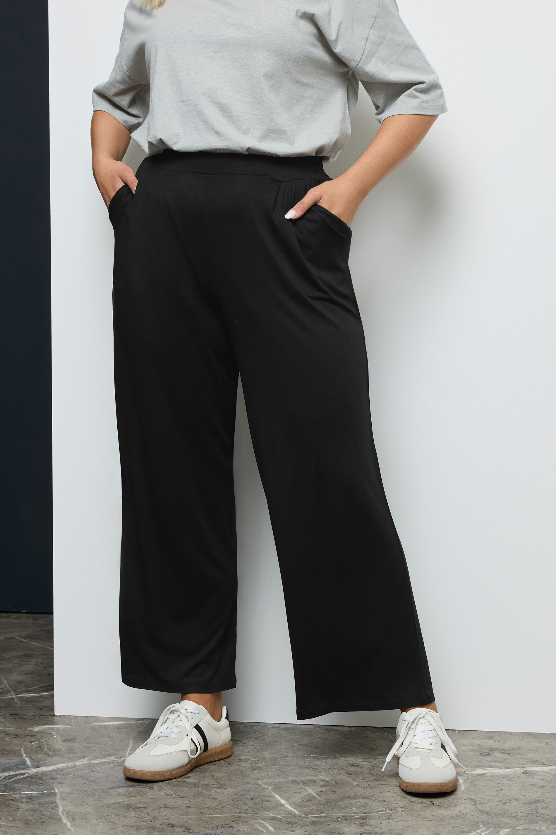 Black Yours Curve Pleated Wide Leg Stretch Trousers, Women's Curve & Plus Size, Yours