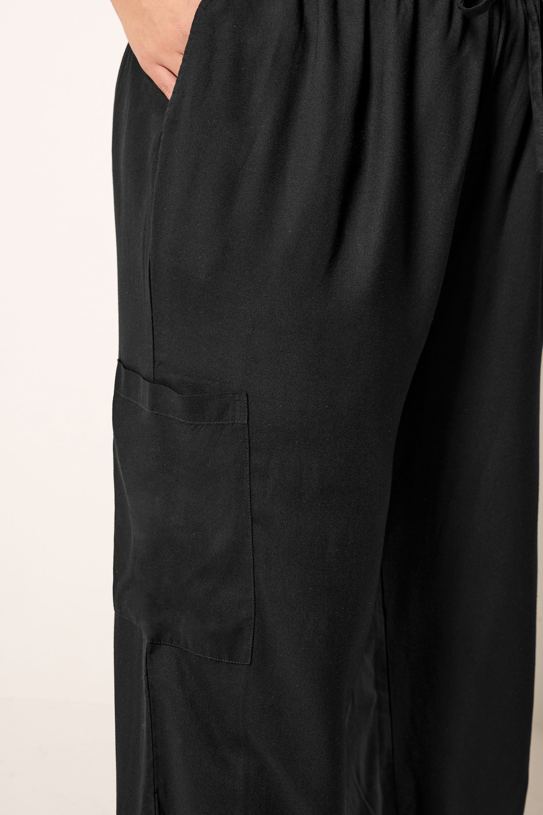 YOURS Plus Size Black Cargo Balloon Trousers | Yours Clothing 4