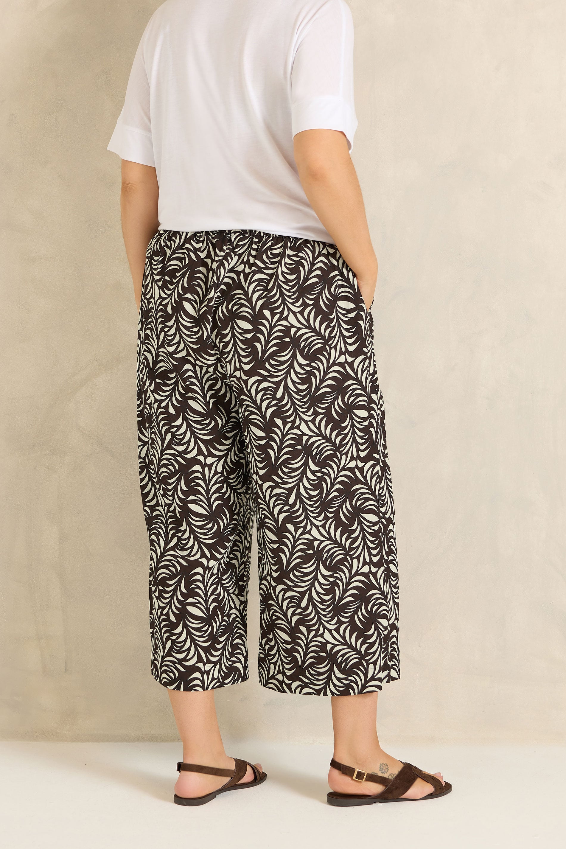 EVANS Plus Size Brown Leaf Print Linen Cropped Trousers | Evans 5