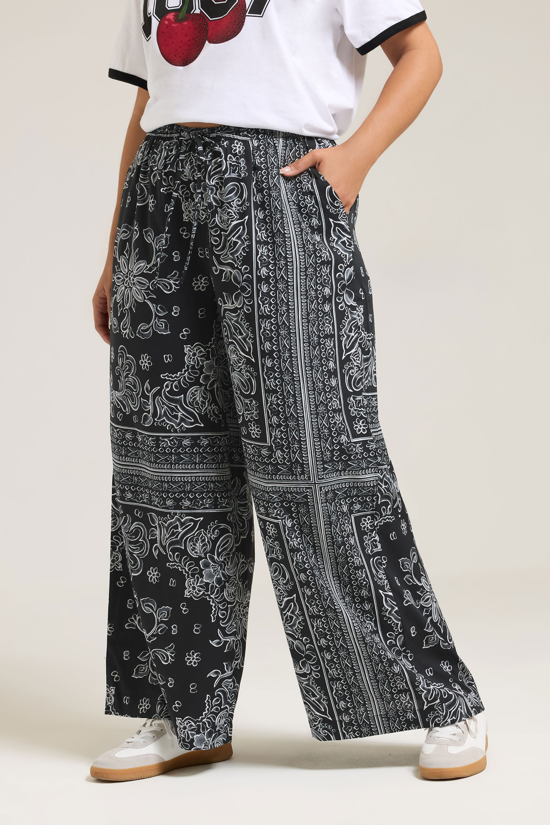 Black Yours Curve Paisley Wide Leg Trousers, Women's Curve & Plus Size, Yours