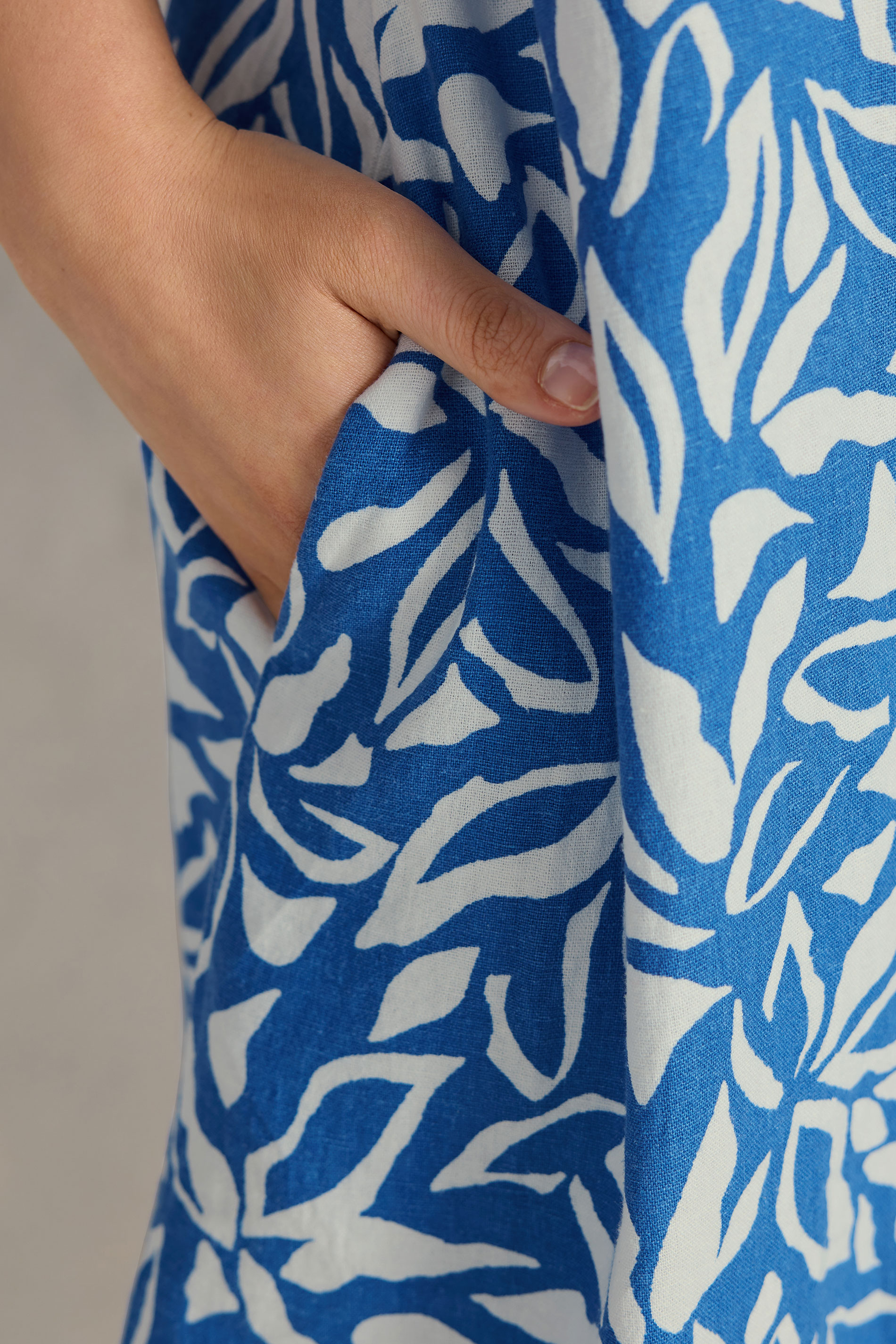 EVANS Plus Size Blue Premium Linen Leaf Print Shift Dress | Evans 6