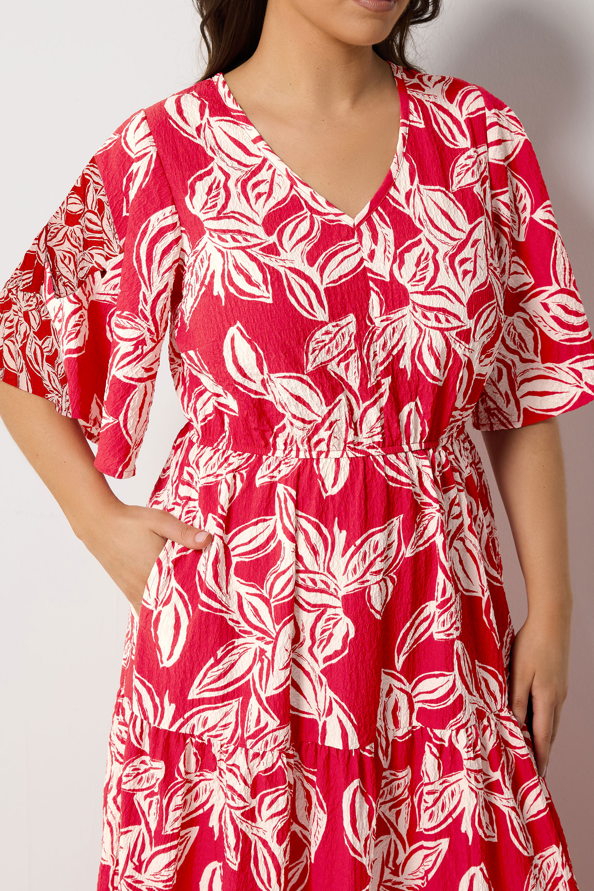 YOURS Plus Size Red Leaf Print Tiered Maxi Dress | Yours Clothing 4