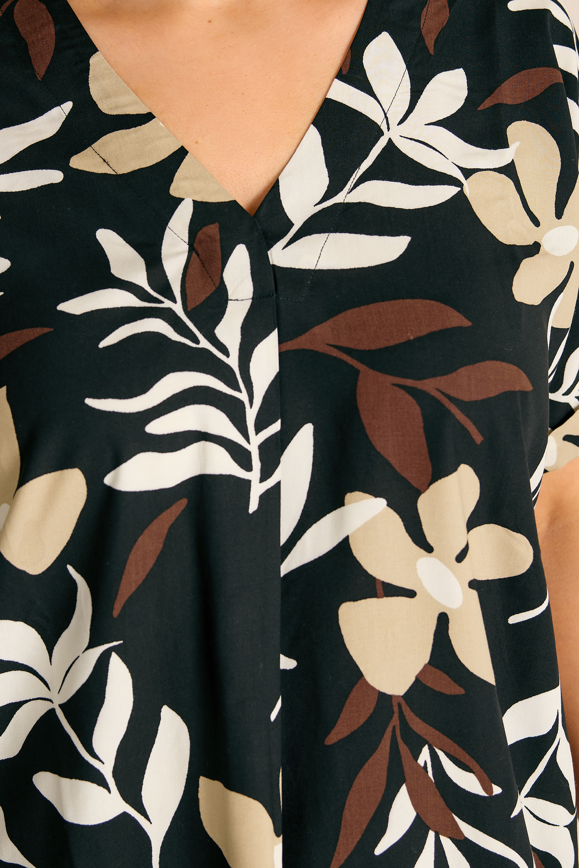 EVANS Plus Size Black Leaf Print Pleat Top | Evans 4