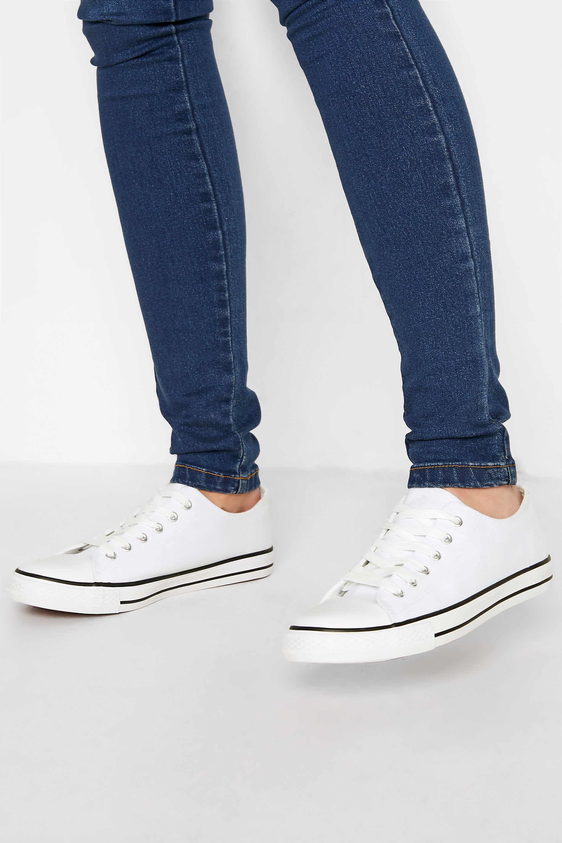 Grande taille  Trainers Grande taille  Lace Ups | LTS White Canvas Low Trainers In Standard D Fit - NO58877