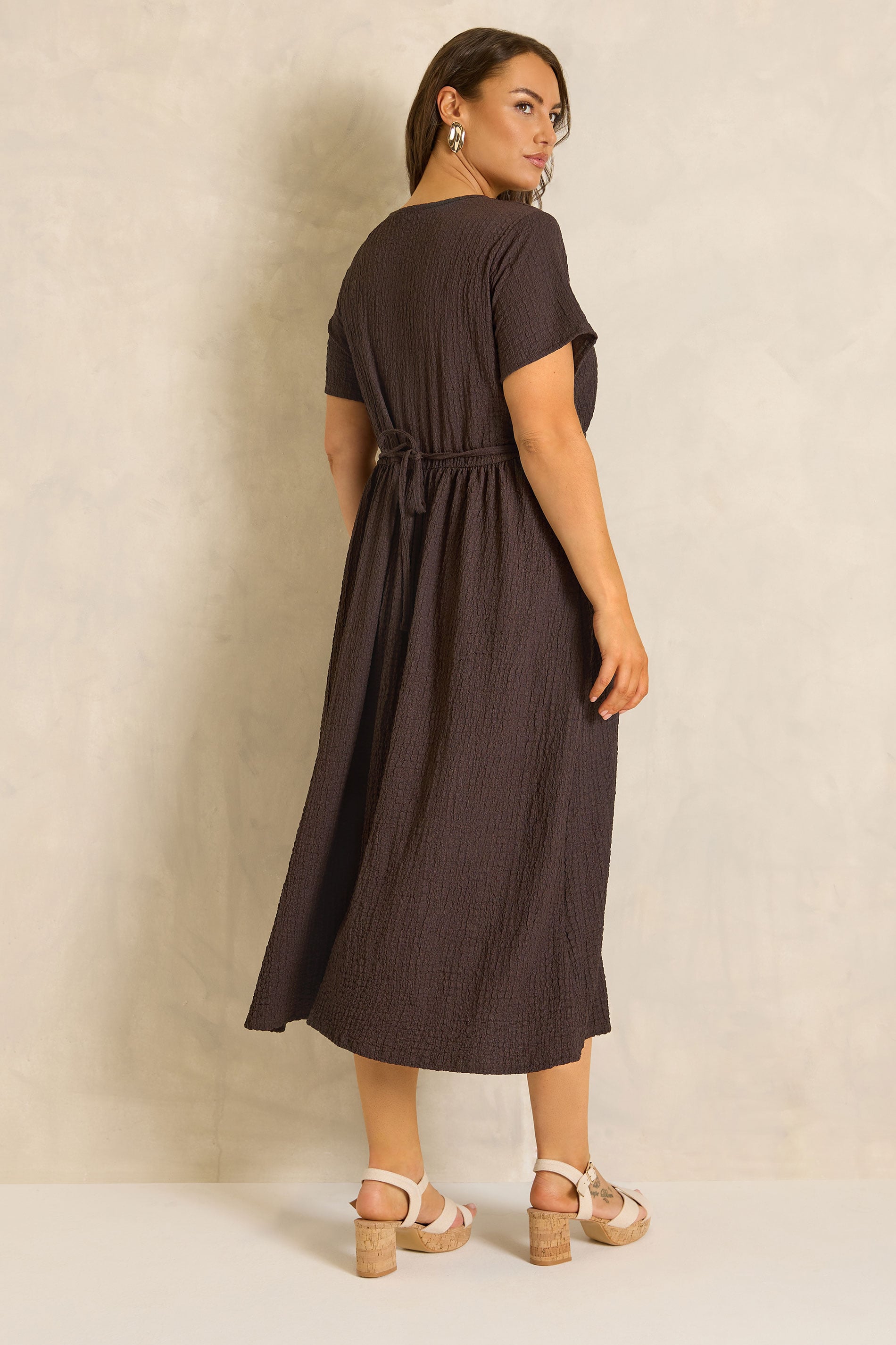 EVANS Plus Size Chocolate Brown Keyhole Textured Maxi Dress | Evans 2