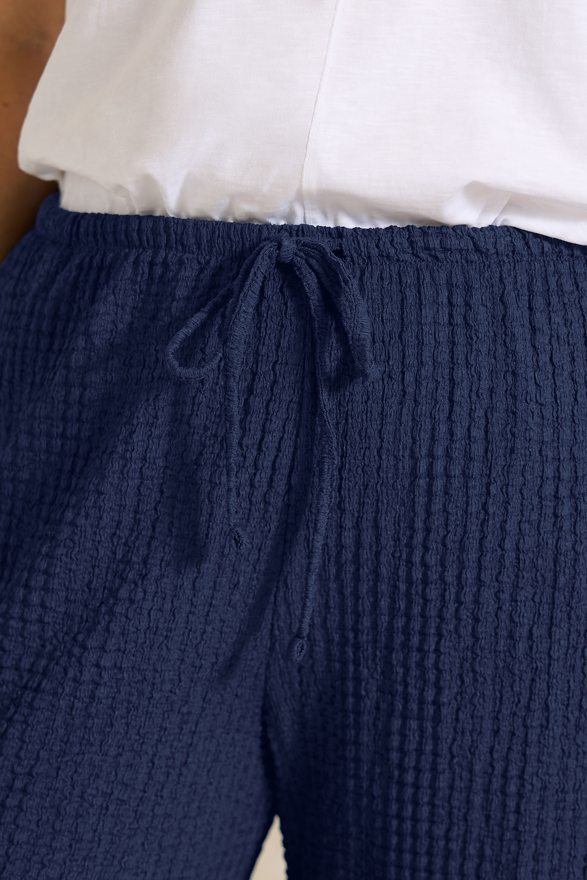 EVANS Plus Size Navy Blue Crinkle Wide Leg Trousers | Evans 4