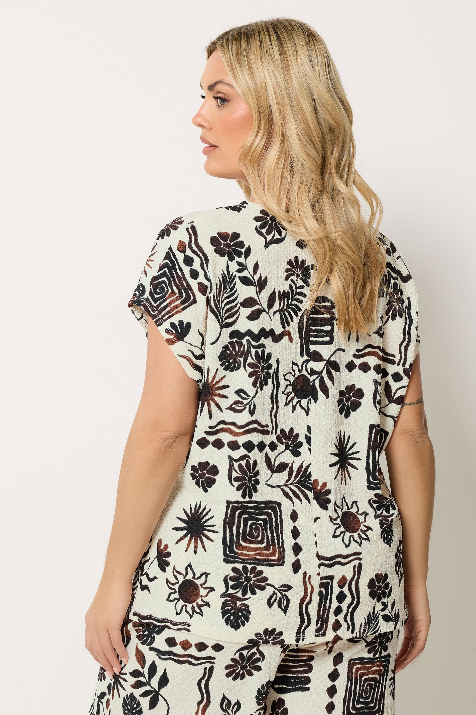 YOURS Plus Size Natural Brown Summer Print Crinkle Grown On Sleeve Top | Yours Clothing 2