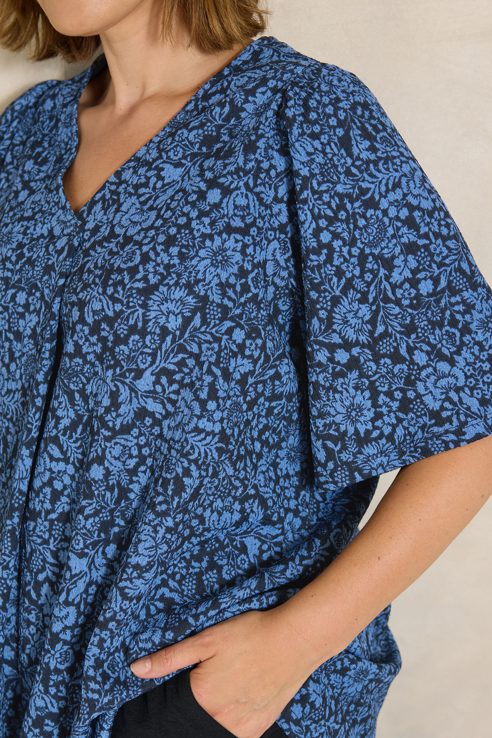 EVANS Plus Size Navy Blue Floral Pleat Front Angel Sleeve Top | Evans 4