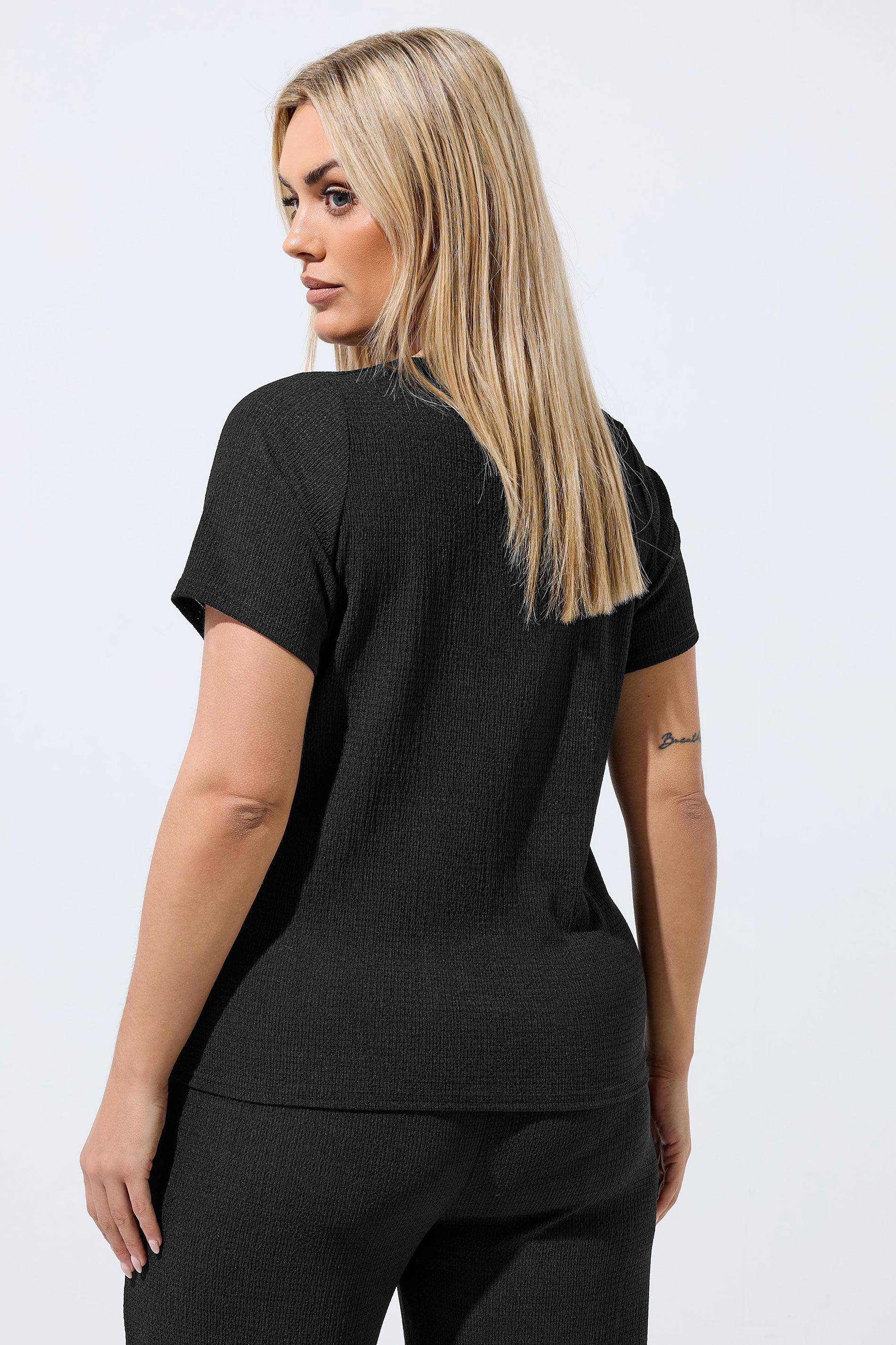 LIMITED COLLECTION Plus Size Black Crinkle Short Sleeve Top | Yours Clothing 4