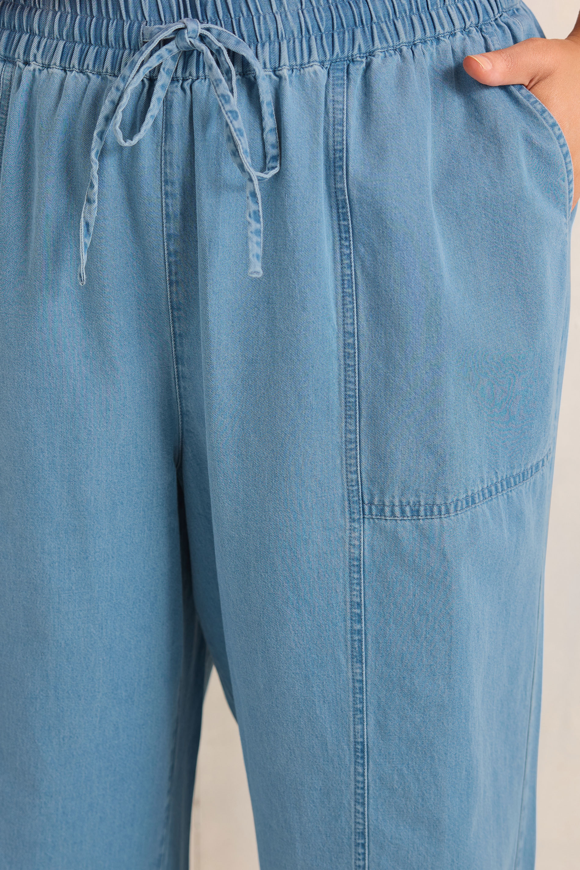 EVANS Plus Size Mid Blue Cropped Pull On Cotton Trousers | Evans 4