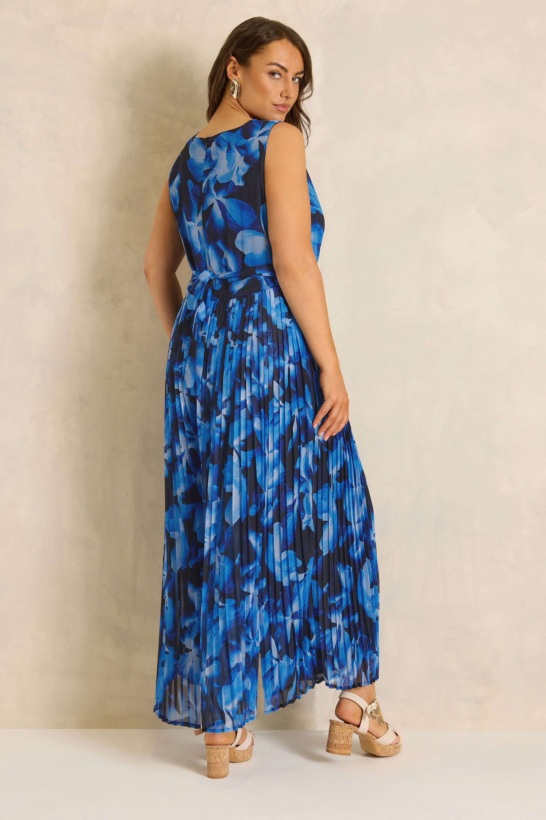 EVANS Plus Size Navy Blue Floral Pleat Jumpsuit | Evans 2